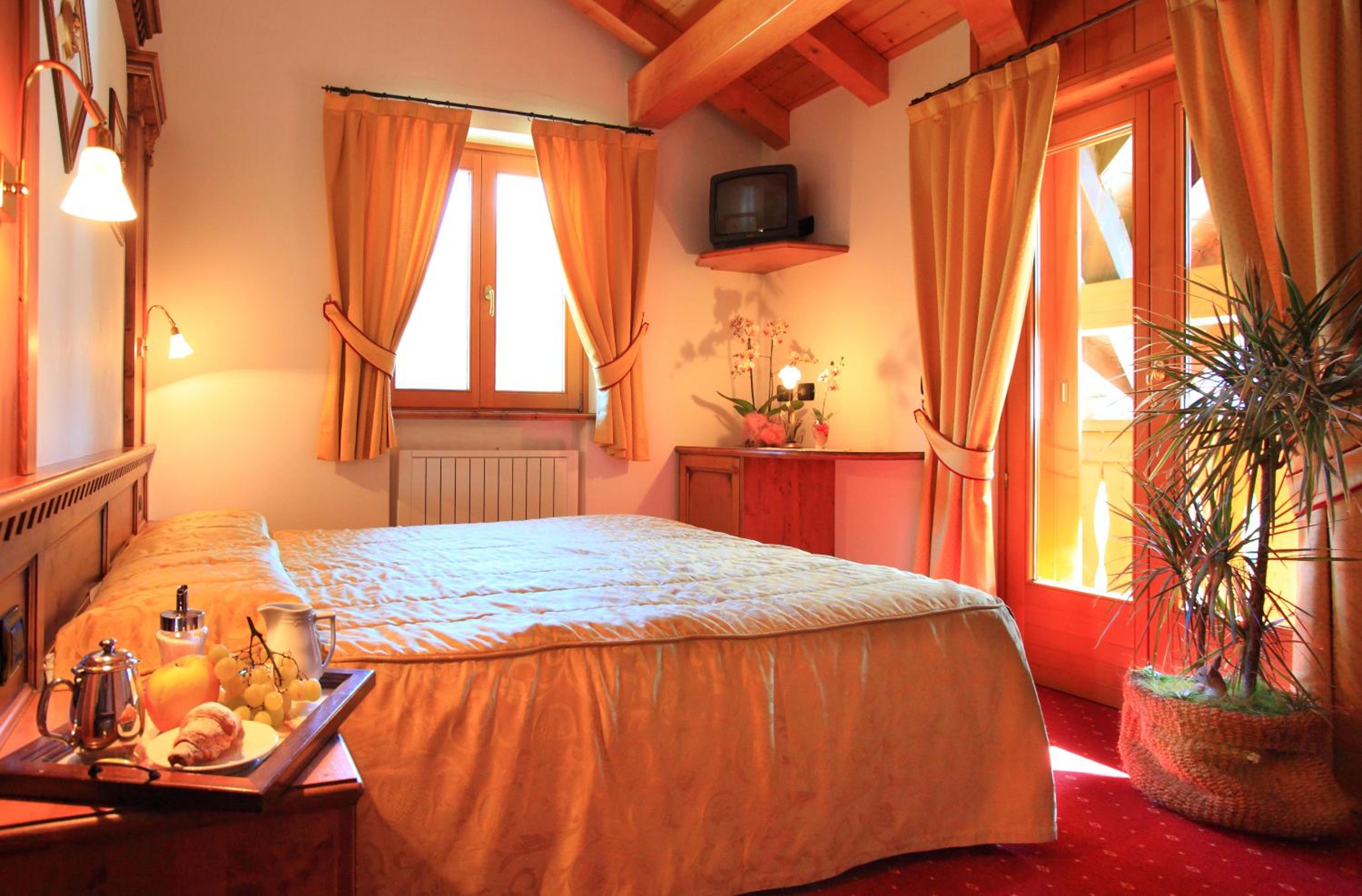 Deluxe Double or Twin Room with Mountain View - Photo 1