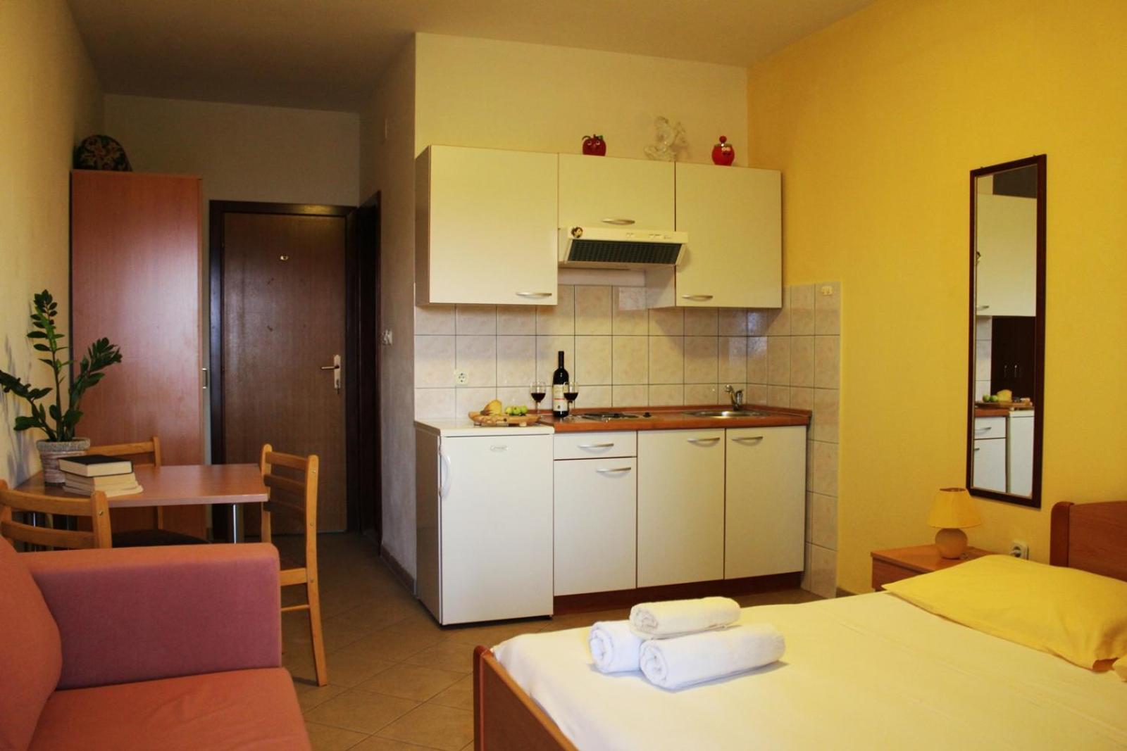 Studio Apartment with Sea View - Photo 1