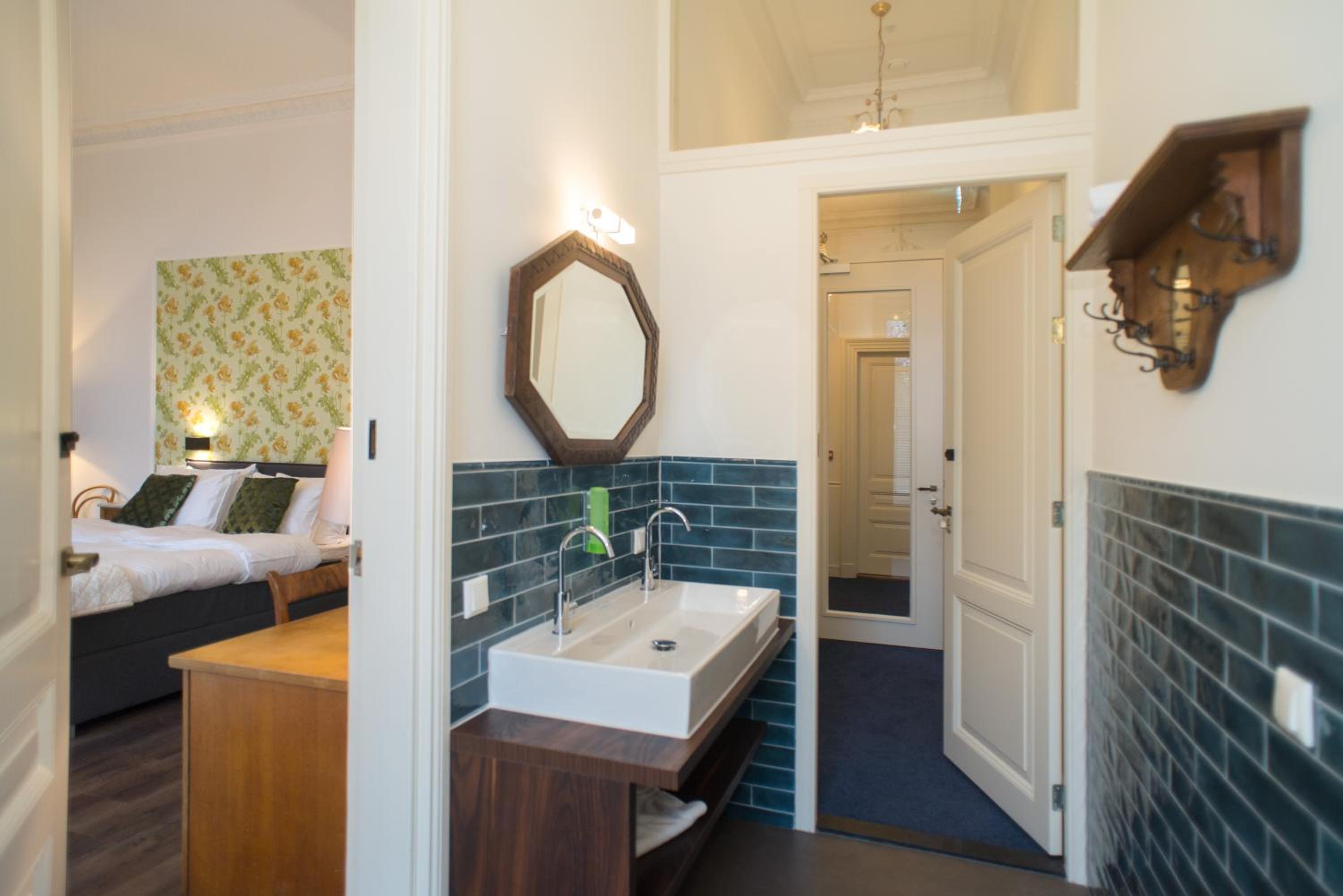 Deluxe Double Room with Balcony photo 3