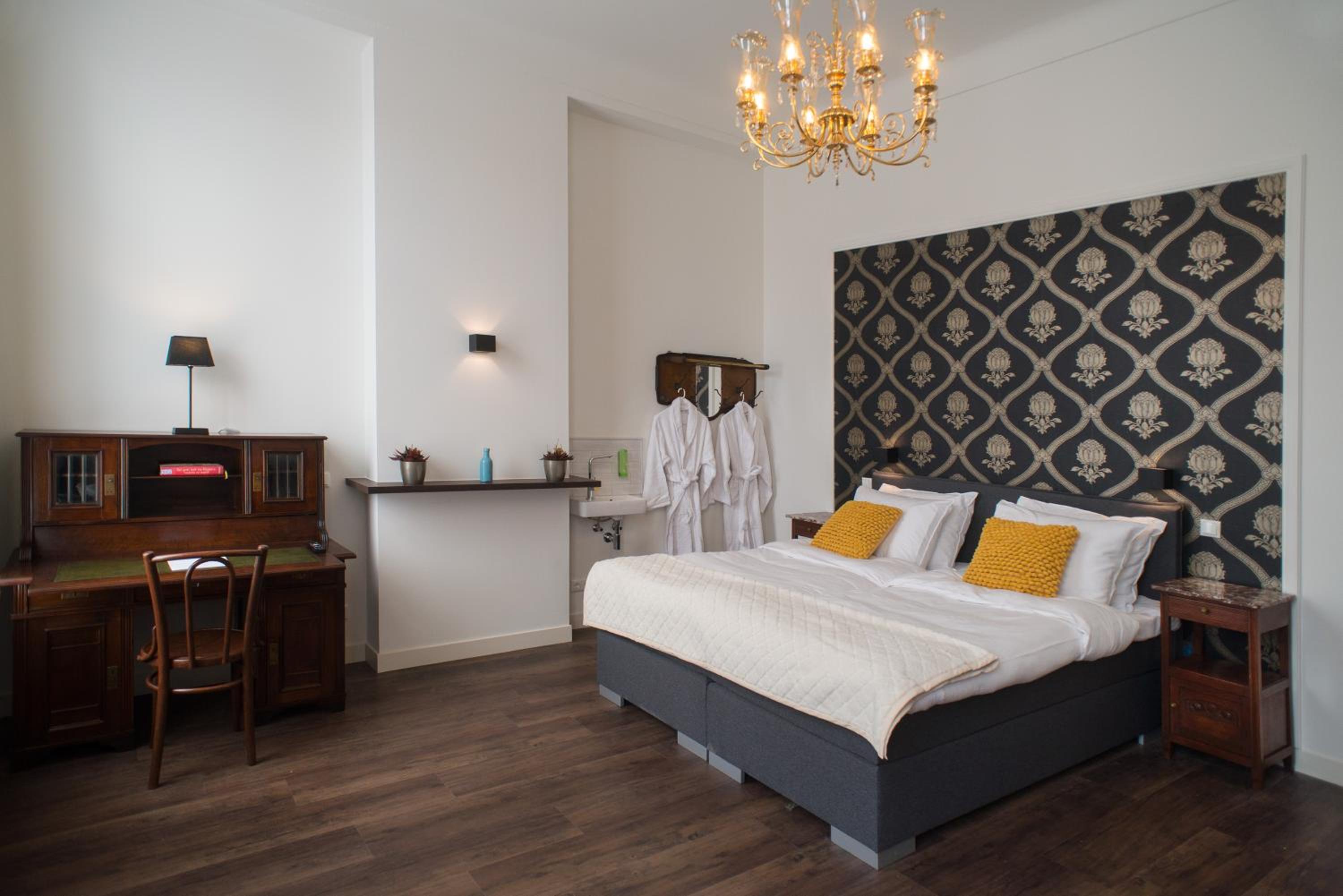 Twin Room with Private External Bathroom photo 2