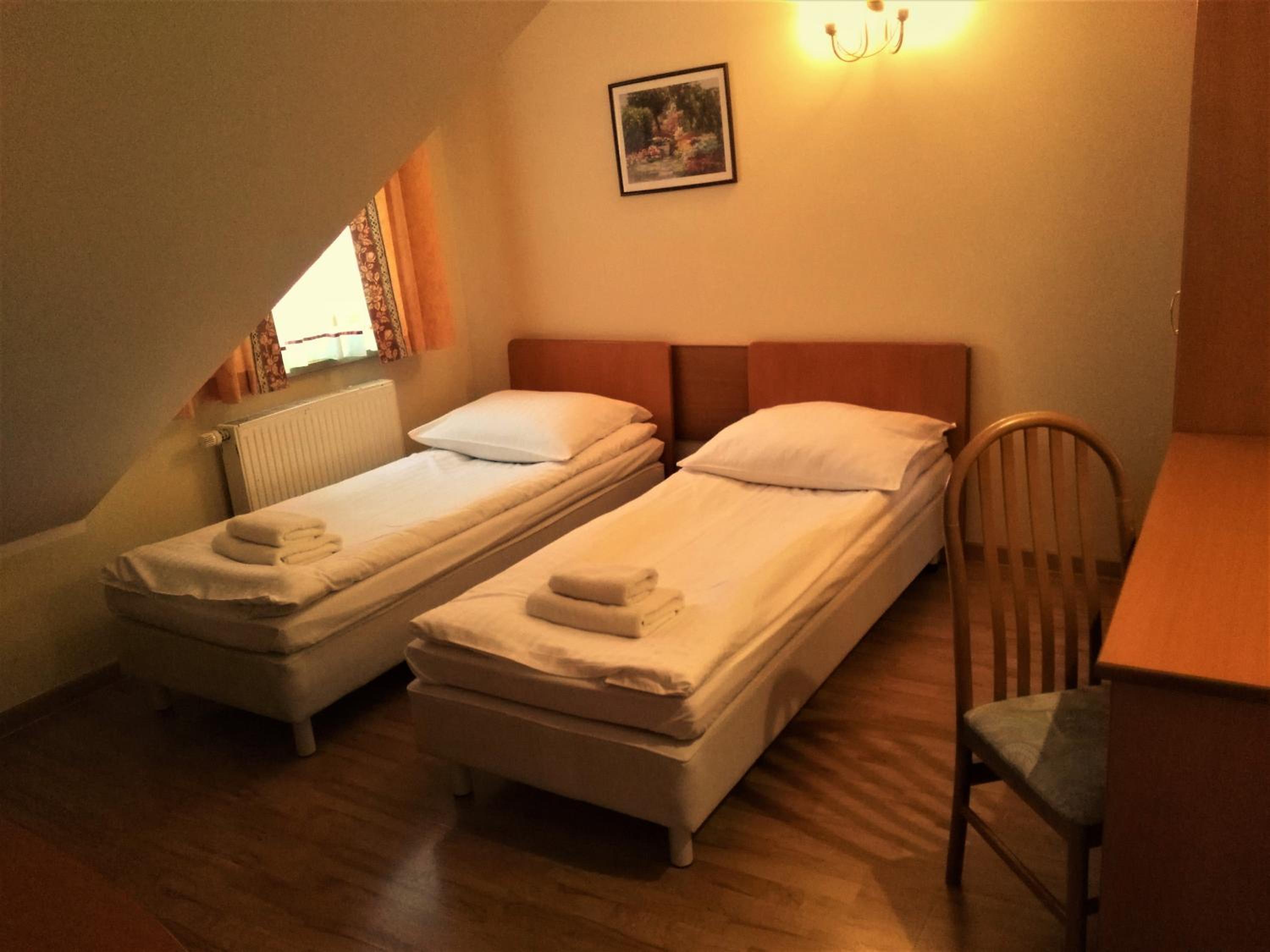 Standard Twin Room - Photo 2