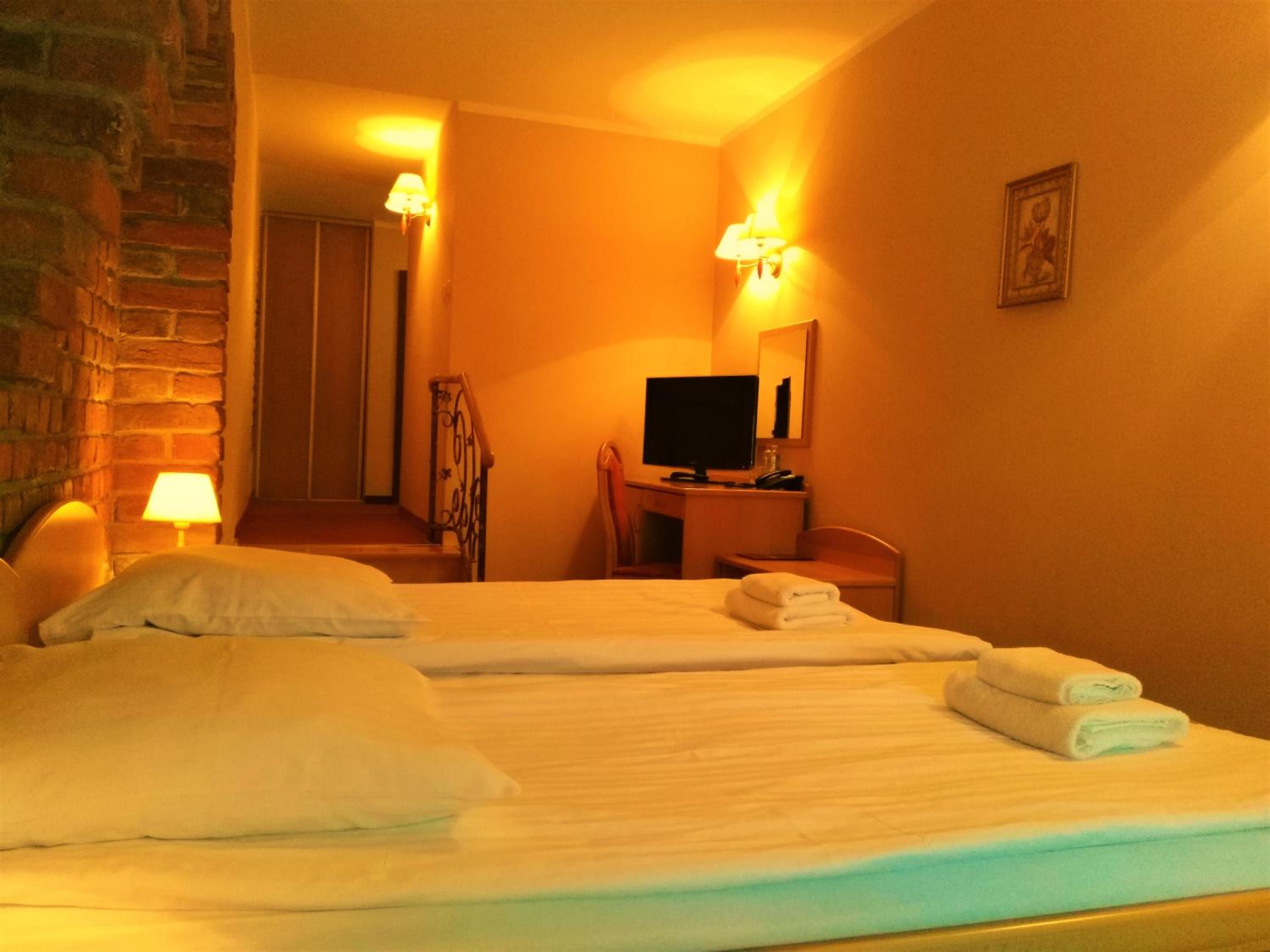 Superior Double or Twin Room with City View - Photo 3