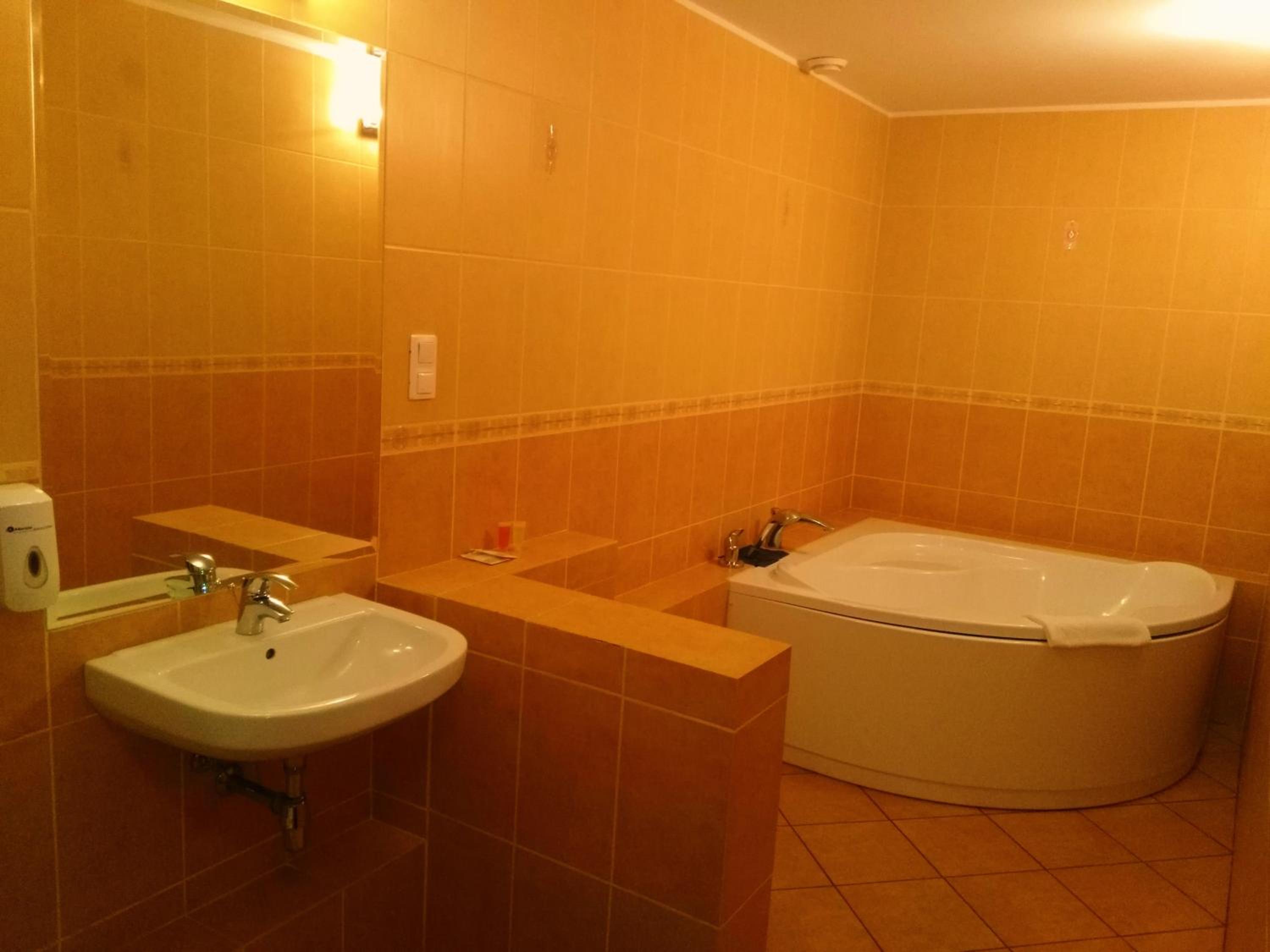 Superior Double or Twin Room with City View - Photo 4