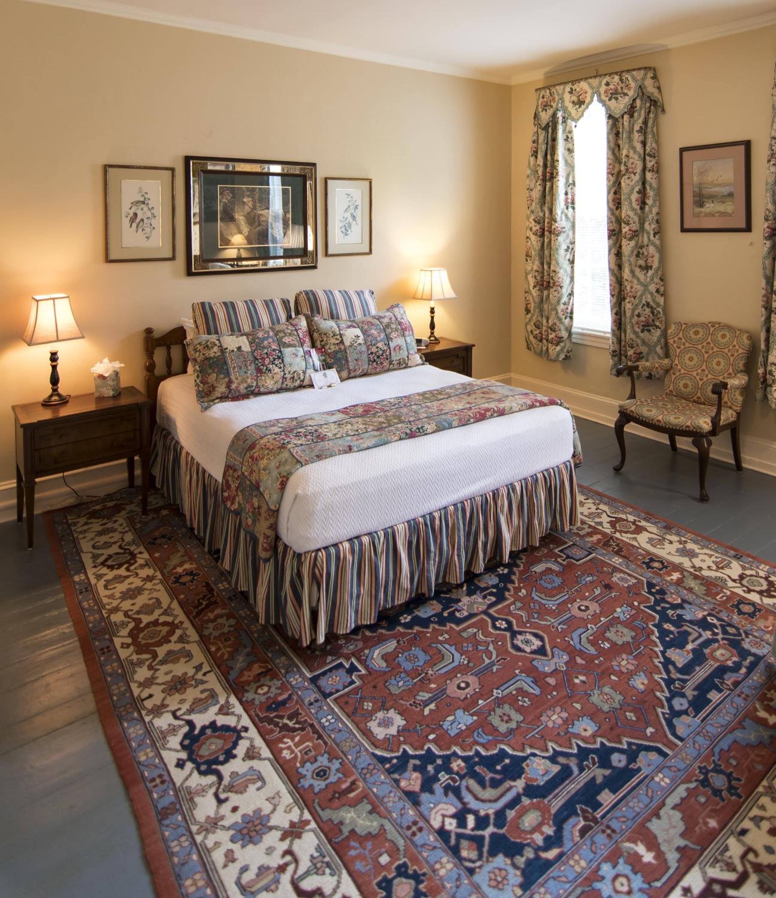Queen Room with Shared Bathroom #2