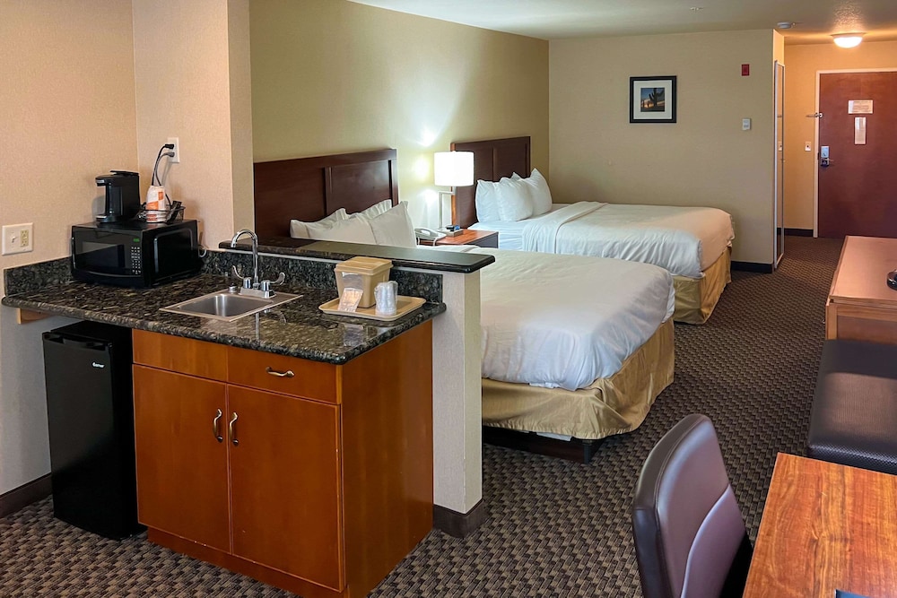 Suite, 2 Queen Beds, Non Smoking - Photo 5