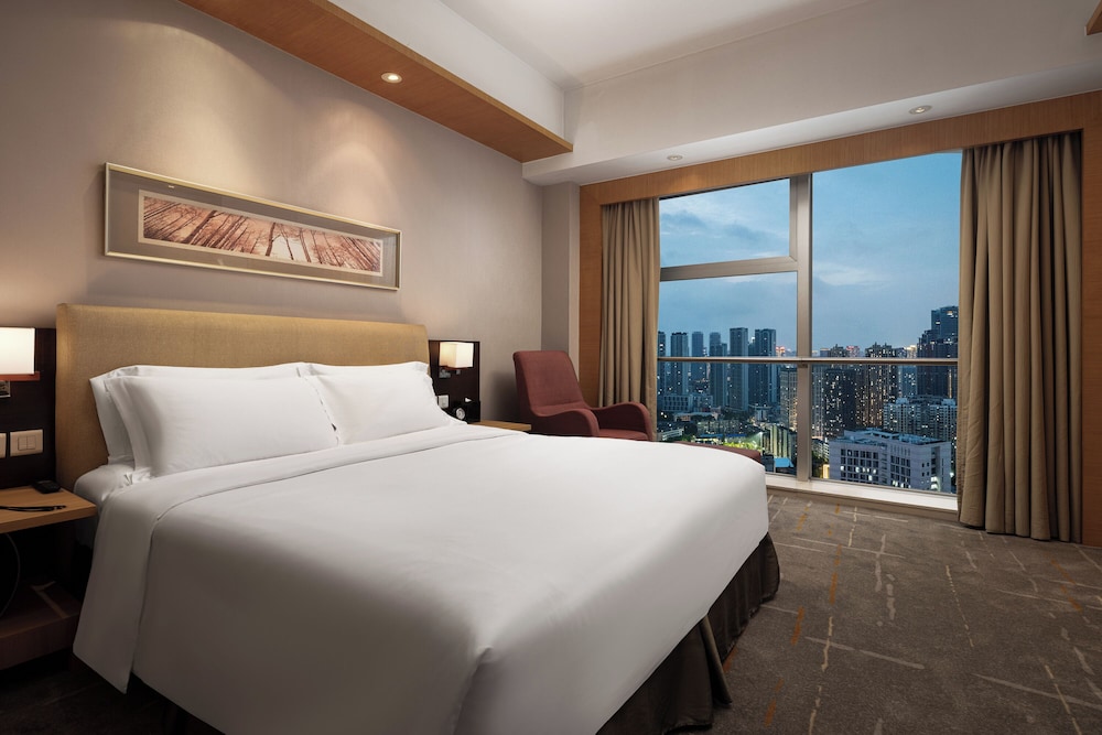 Suite, 1 King Bed - Photo 3