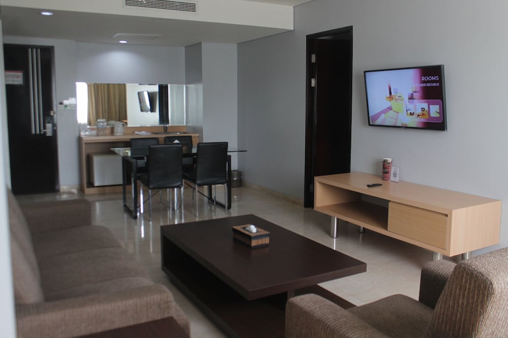 Suite - Photo 2