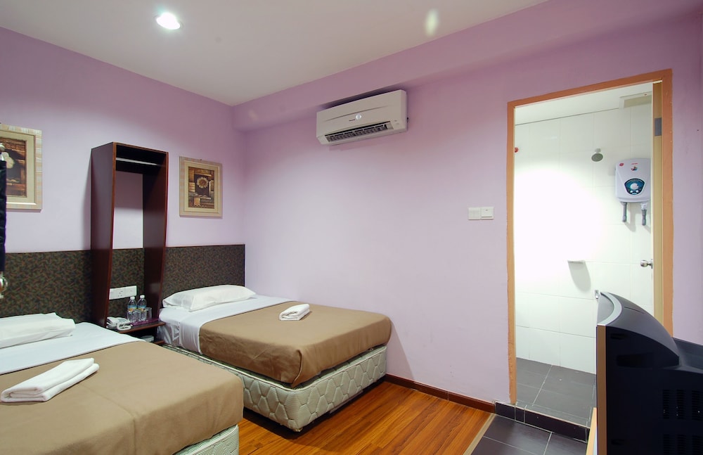 Standard Twin Room - Photo 1