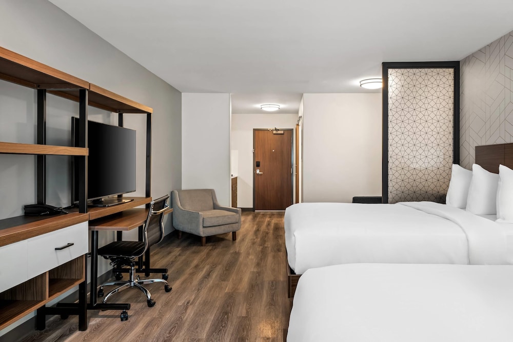 Suite, 2 Queen Beds, Non Smoking photo 3