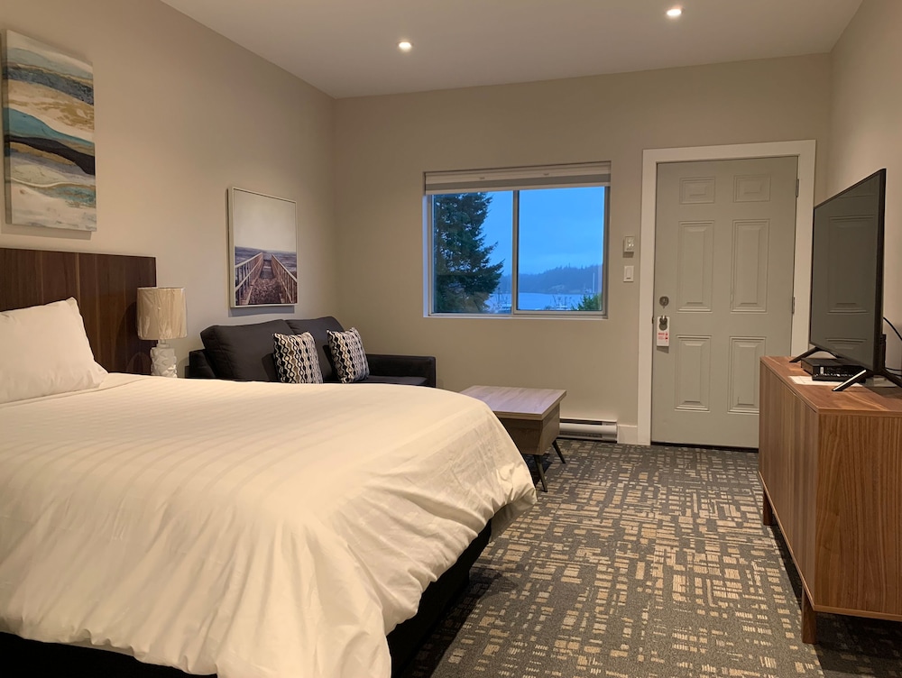 Standard Room, 1 Queen Bed with Sofa bed, Kitchenette, Harbor View photo 2