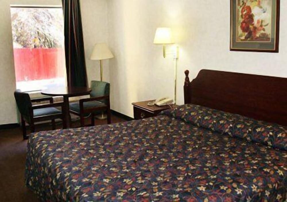 Standard Room, 1 King Bed - Photo 1
