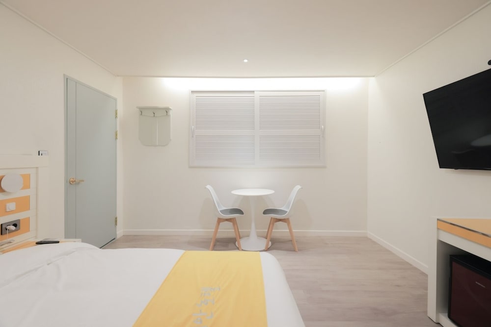Standard Double Room - Photo 10