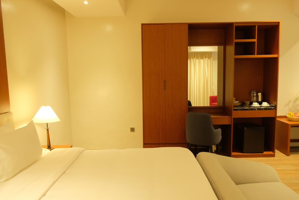 Premier Suite - Photo 3