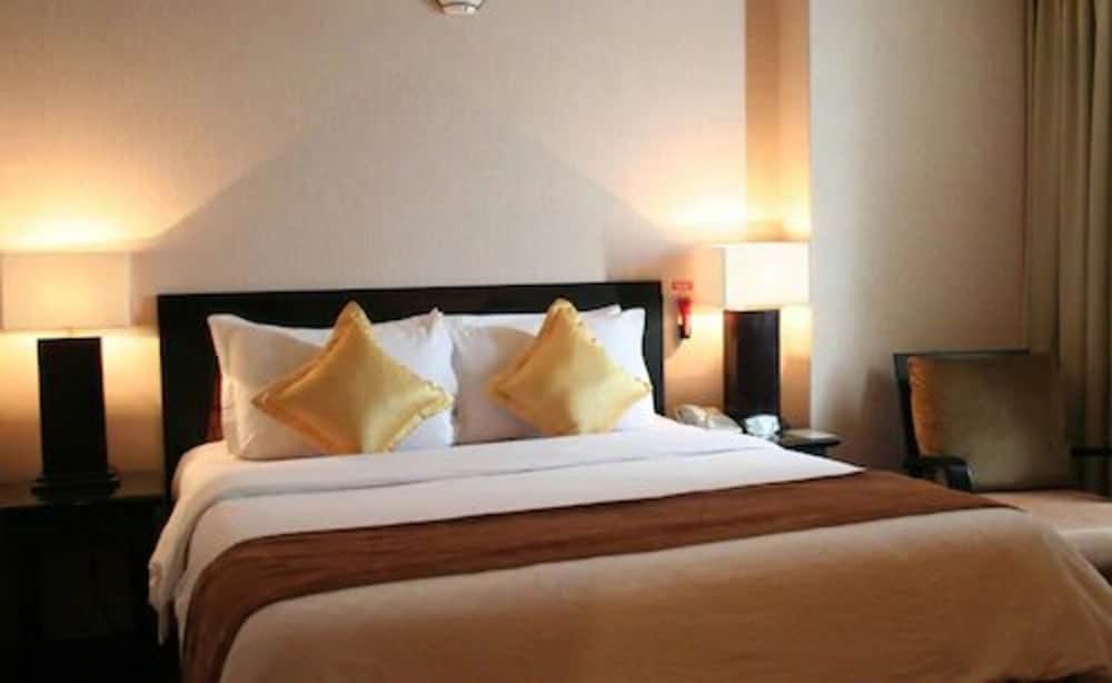 Deluxe Room, Non Smoking, City View photo 2