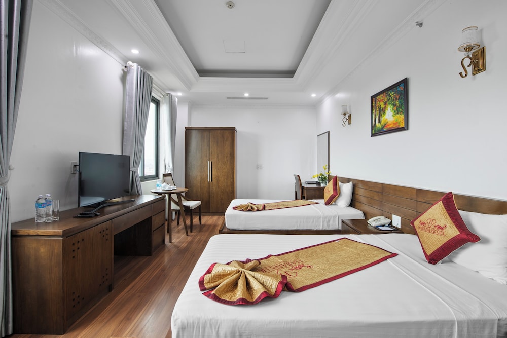Superior Twin Room, 1 Bedroom, Private Bathroom, City View photo 3