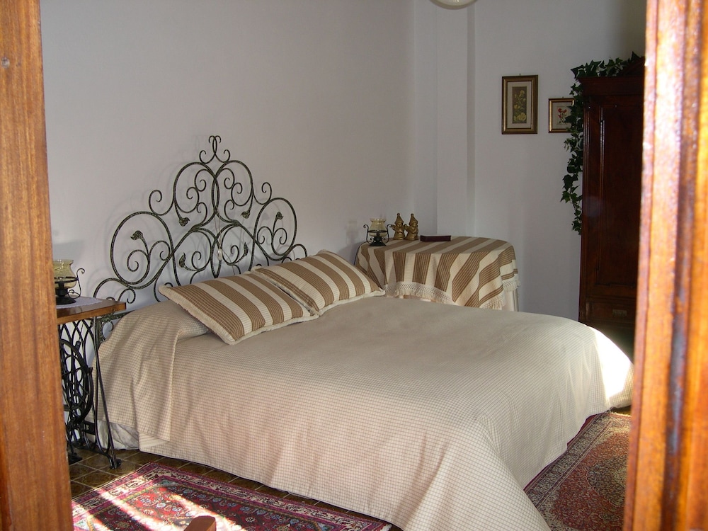 Double or Twin Room photo 3