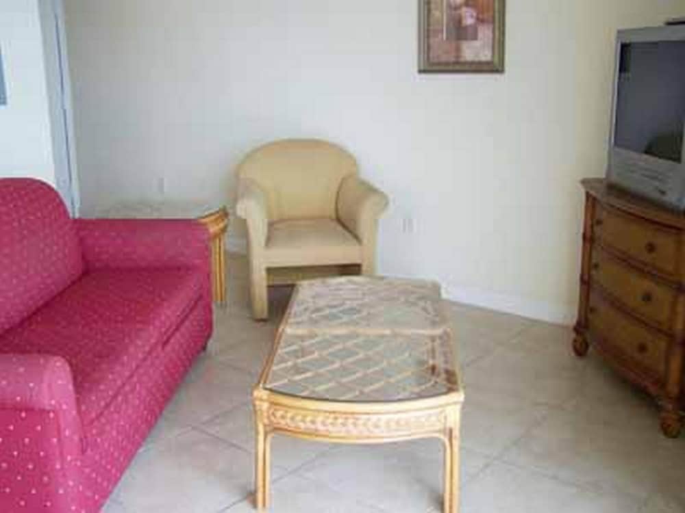 Condo, 1 King Bed with Sofa bed, Balcony (Sofabed) photo 3