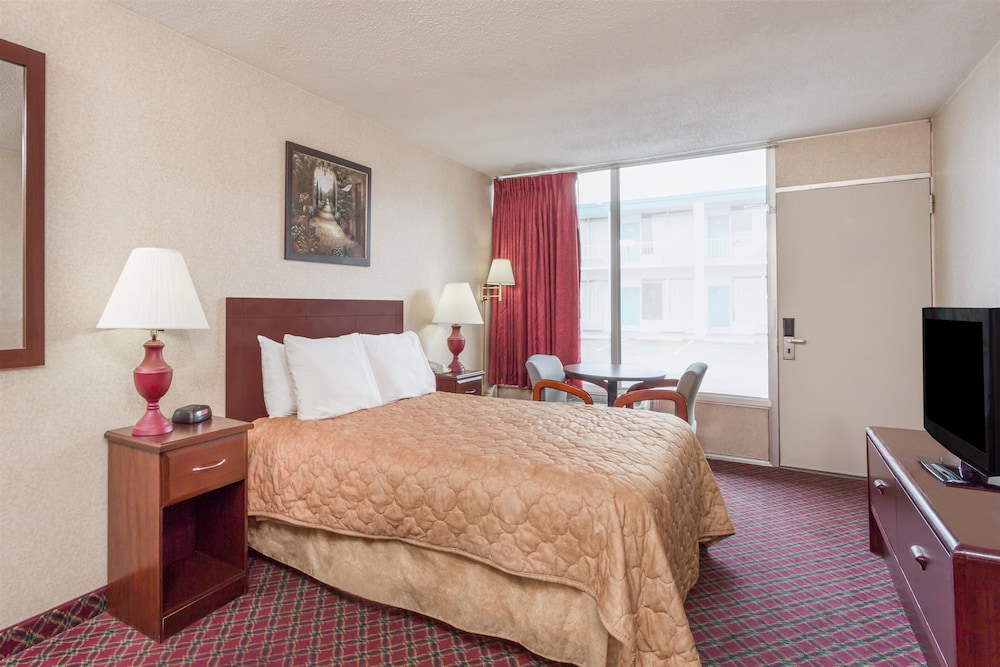 Standard Room, 1 King Bed photo 3