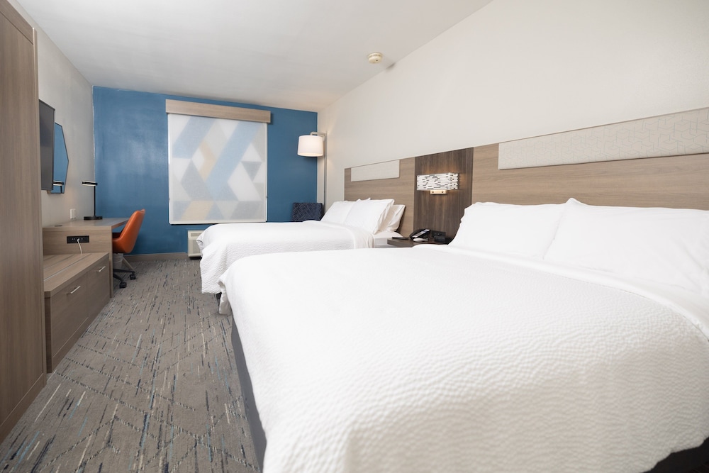 Standard Room, 2 Queen Beds - Photo 5