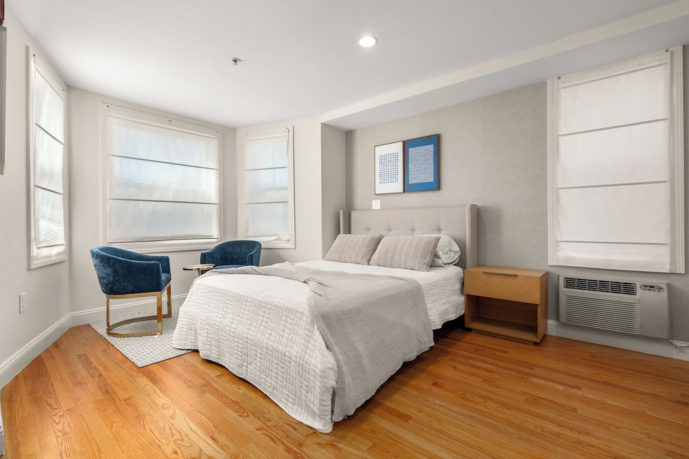 Deluxe Studio Suite