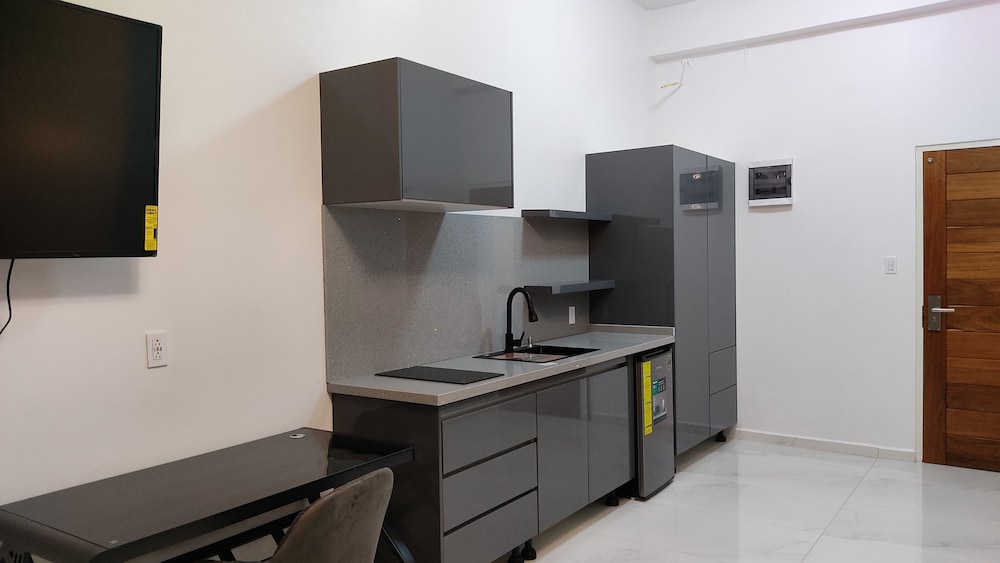Studio Suite, 1 King Bed, Kitchenette photo 3