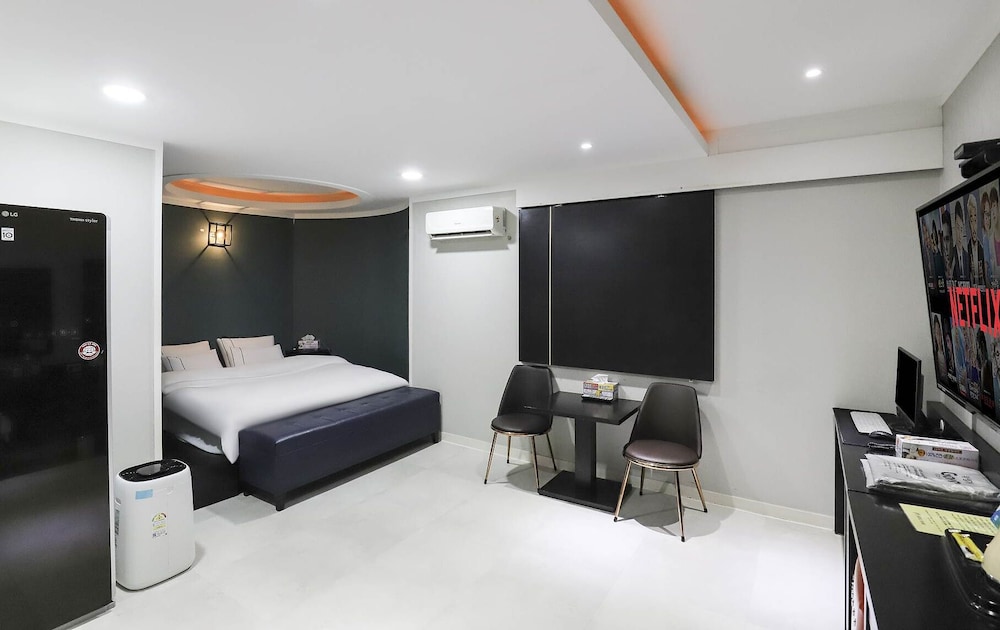 Deluxe Room (Check-in at 7pm on Sat&Sun)