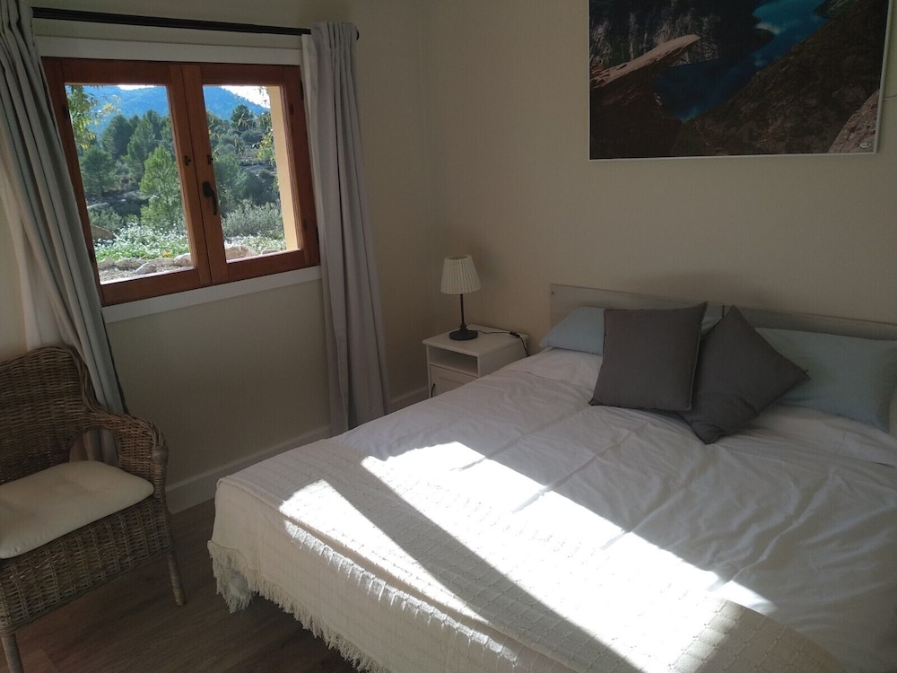Double or Twin Room (2)
