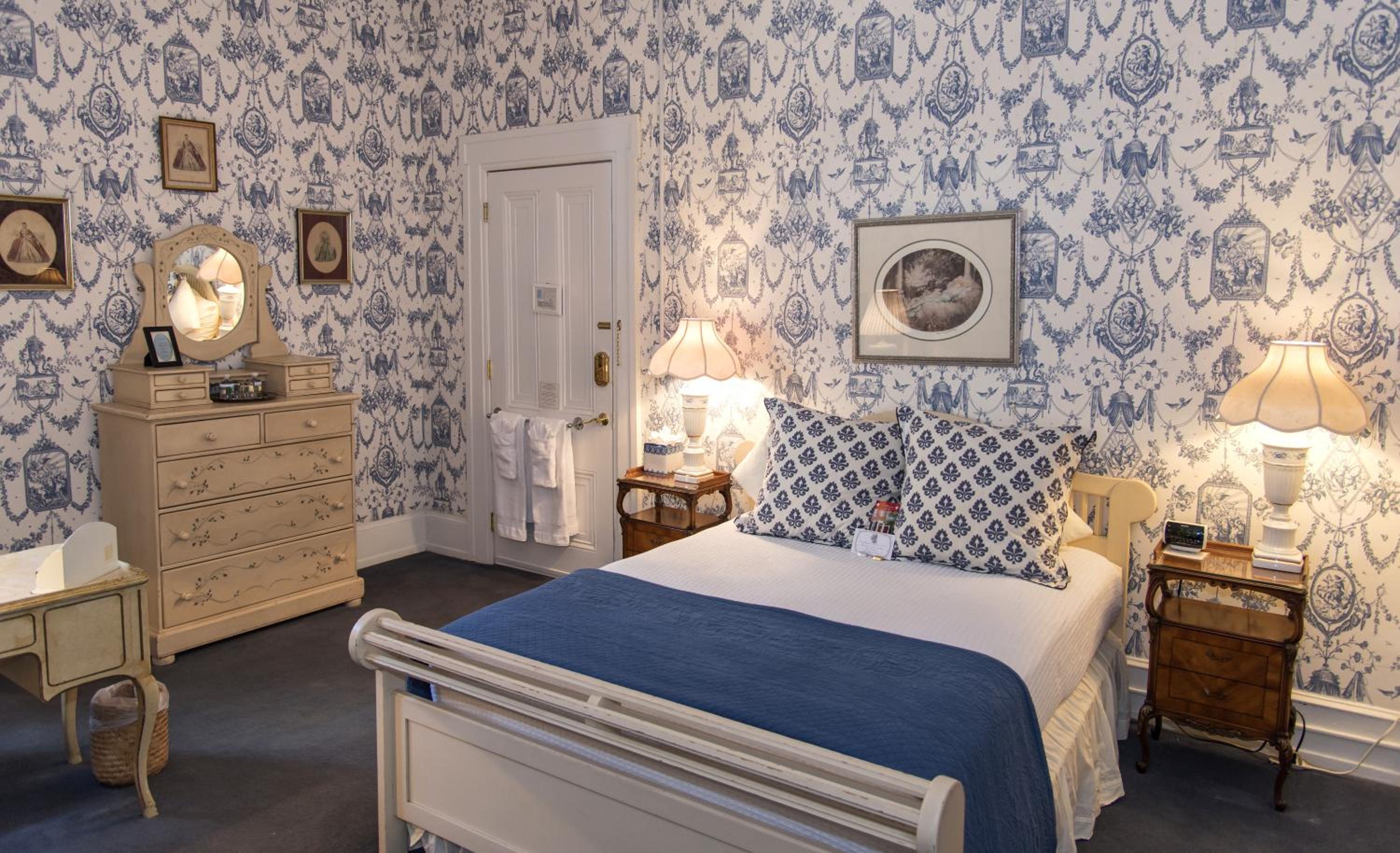 Queen Room with Shared Bathroom #1
