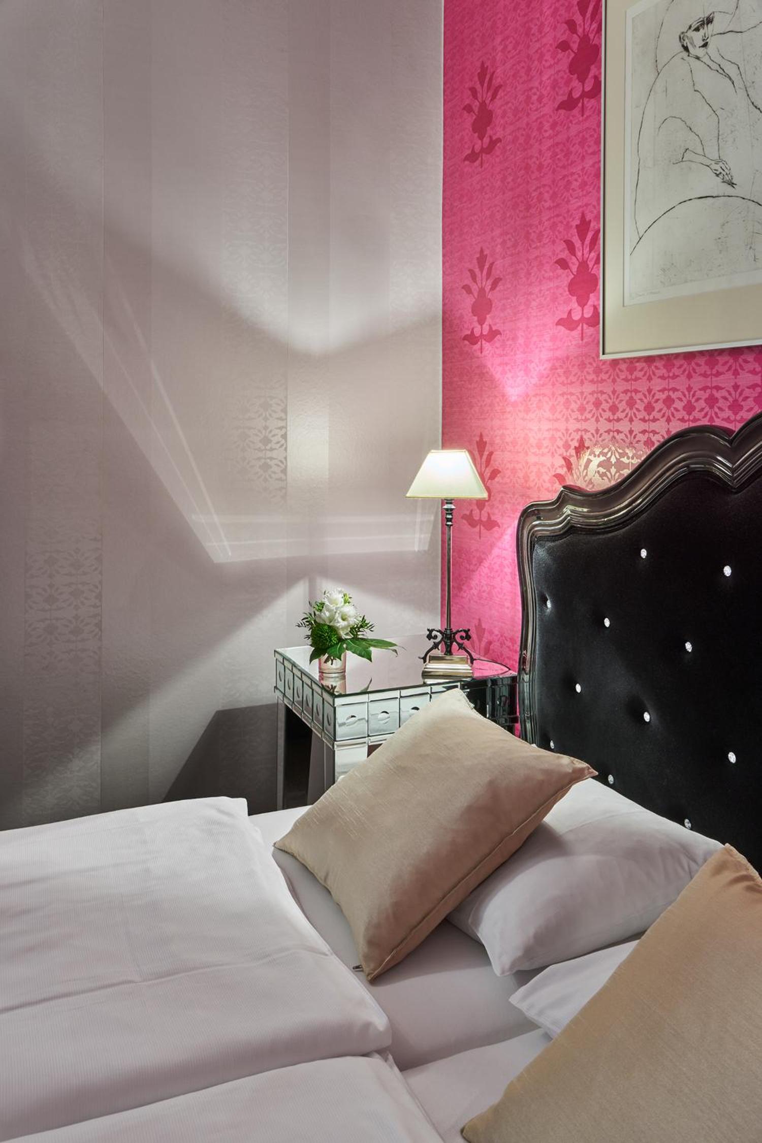 Triple Room thumbnail 5