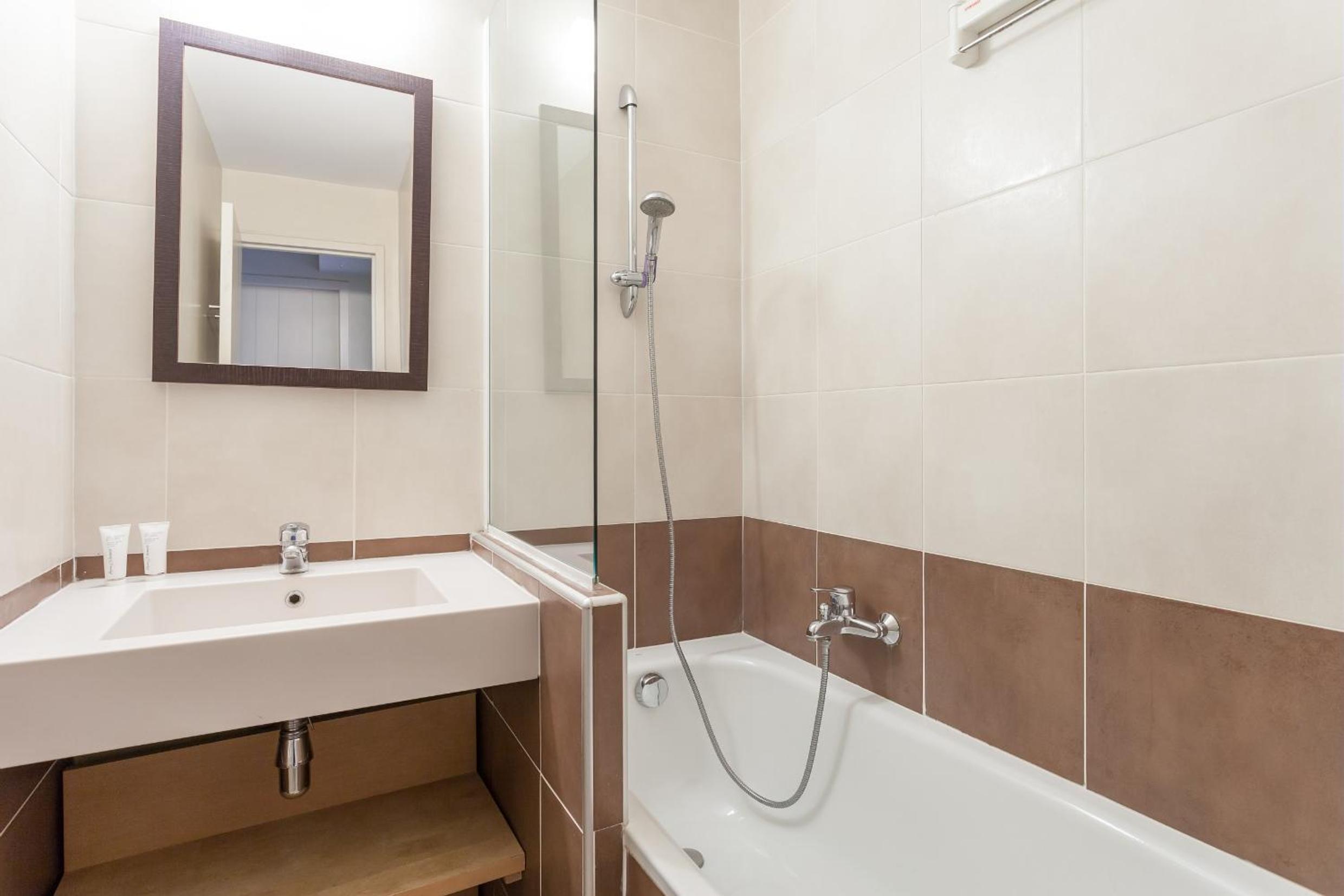 One-Bedroom Apartment (4 People) - Photo 4