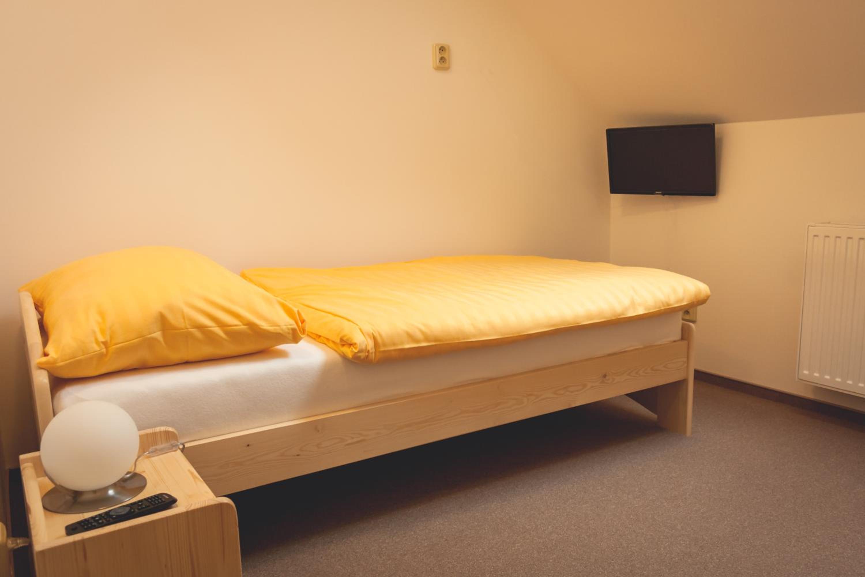 Single Room with Bathroom photo 2