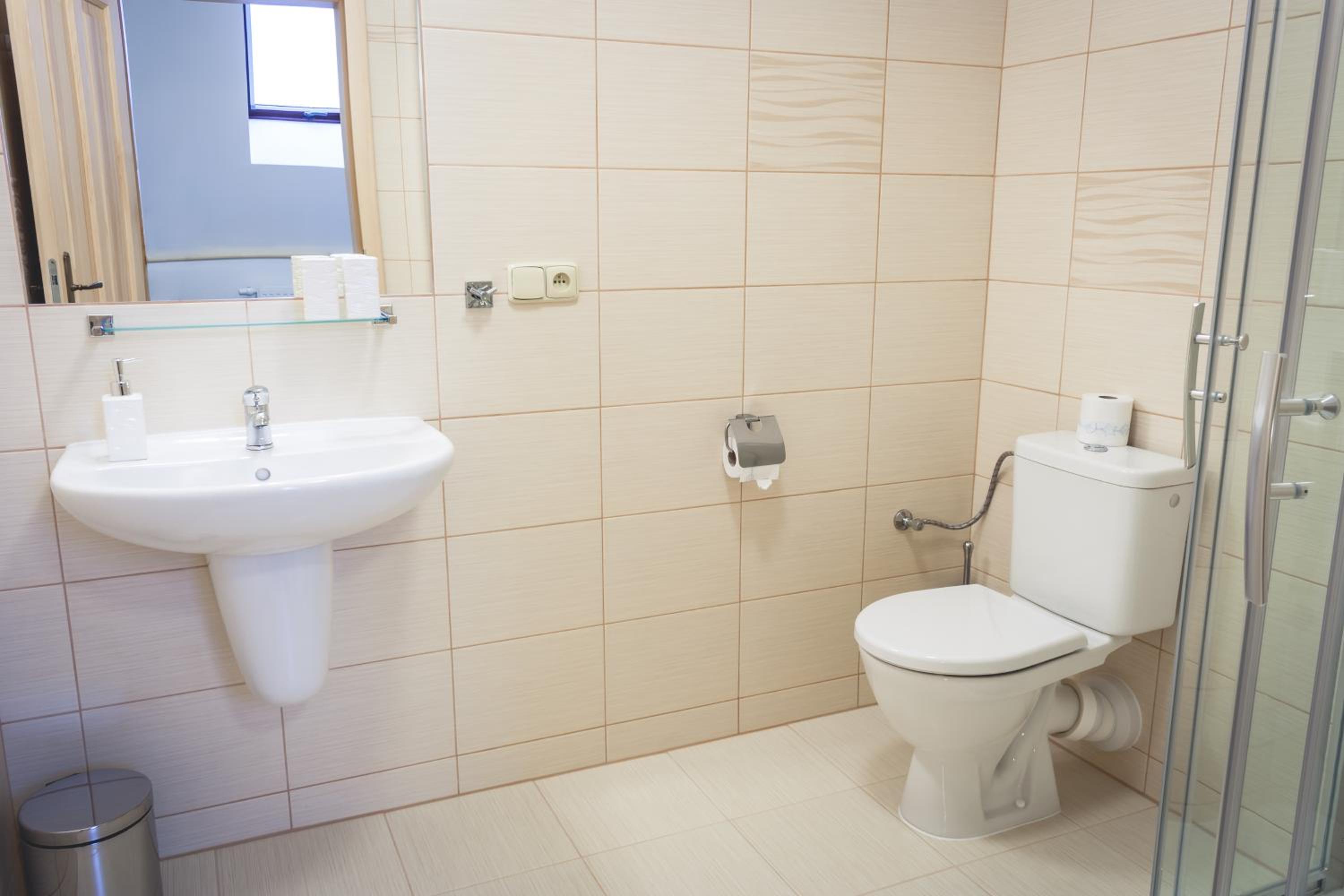 Quadruple Room with Private Bathroom photo 3