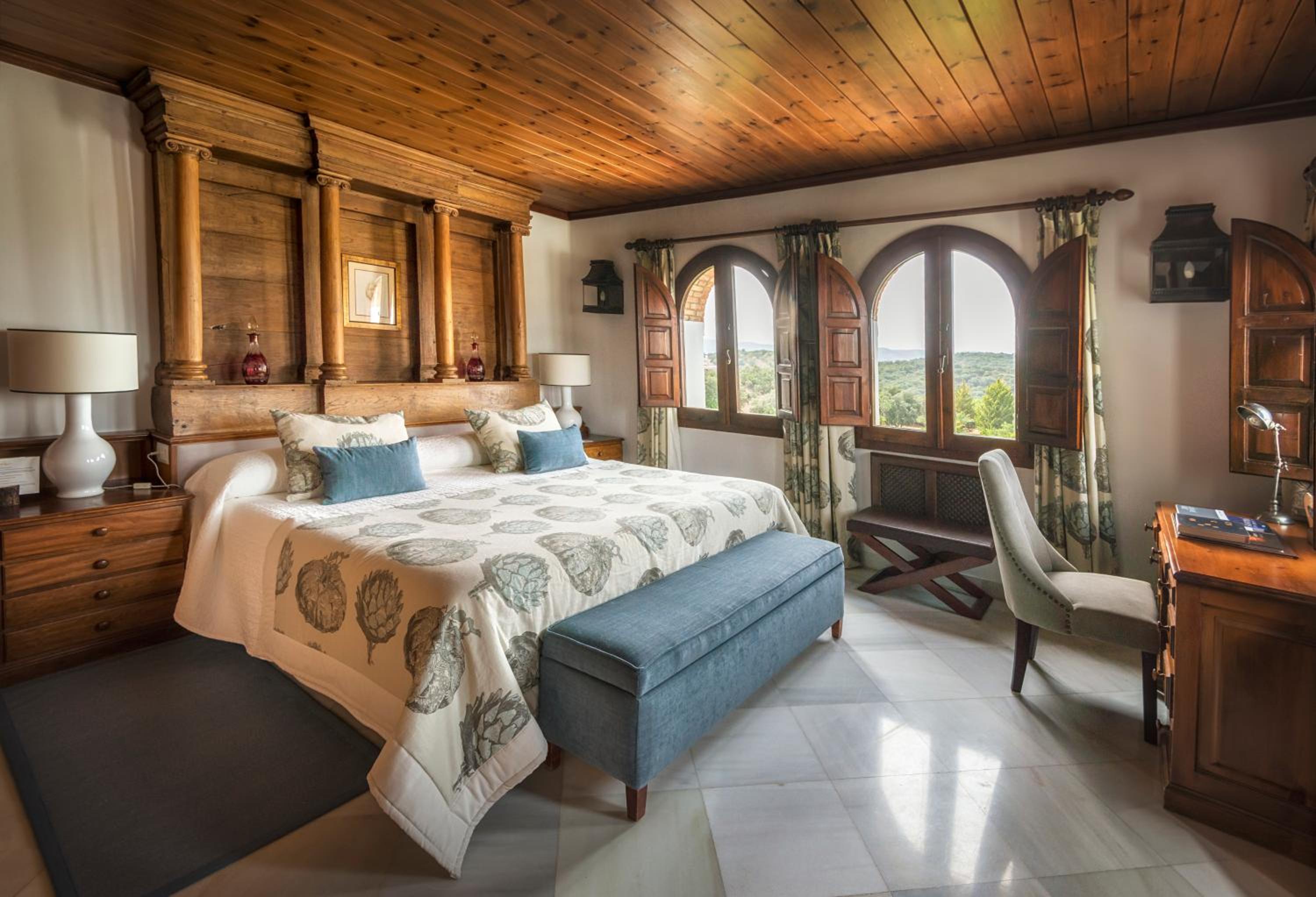 Deluxe King Suite