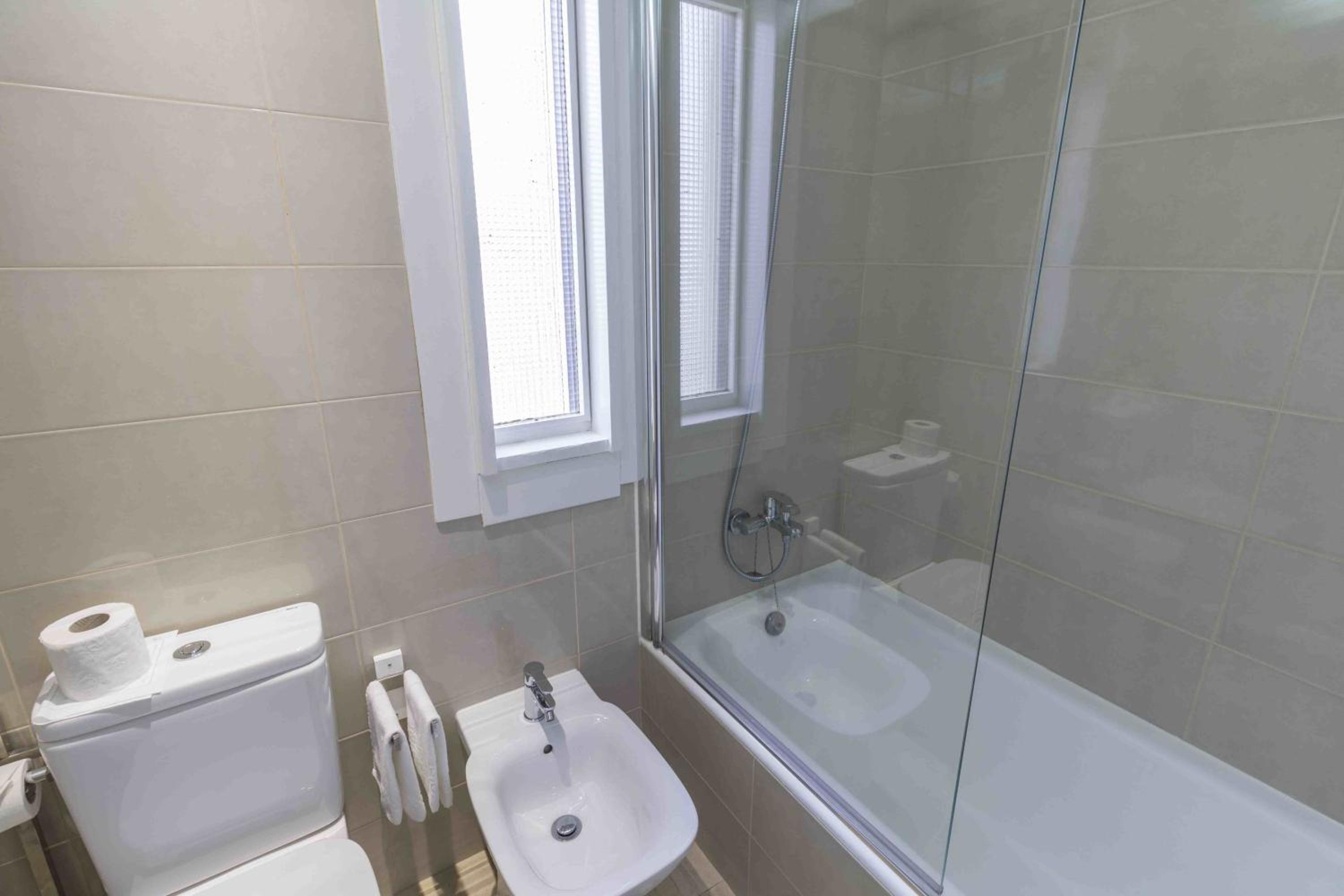 Double Room - Photo 5