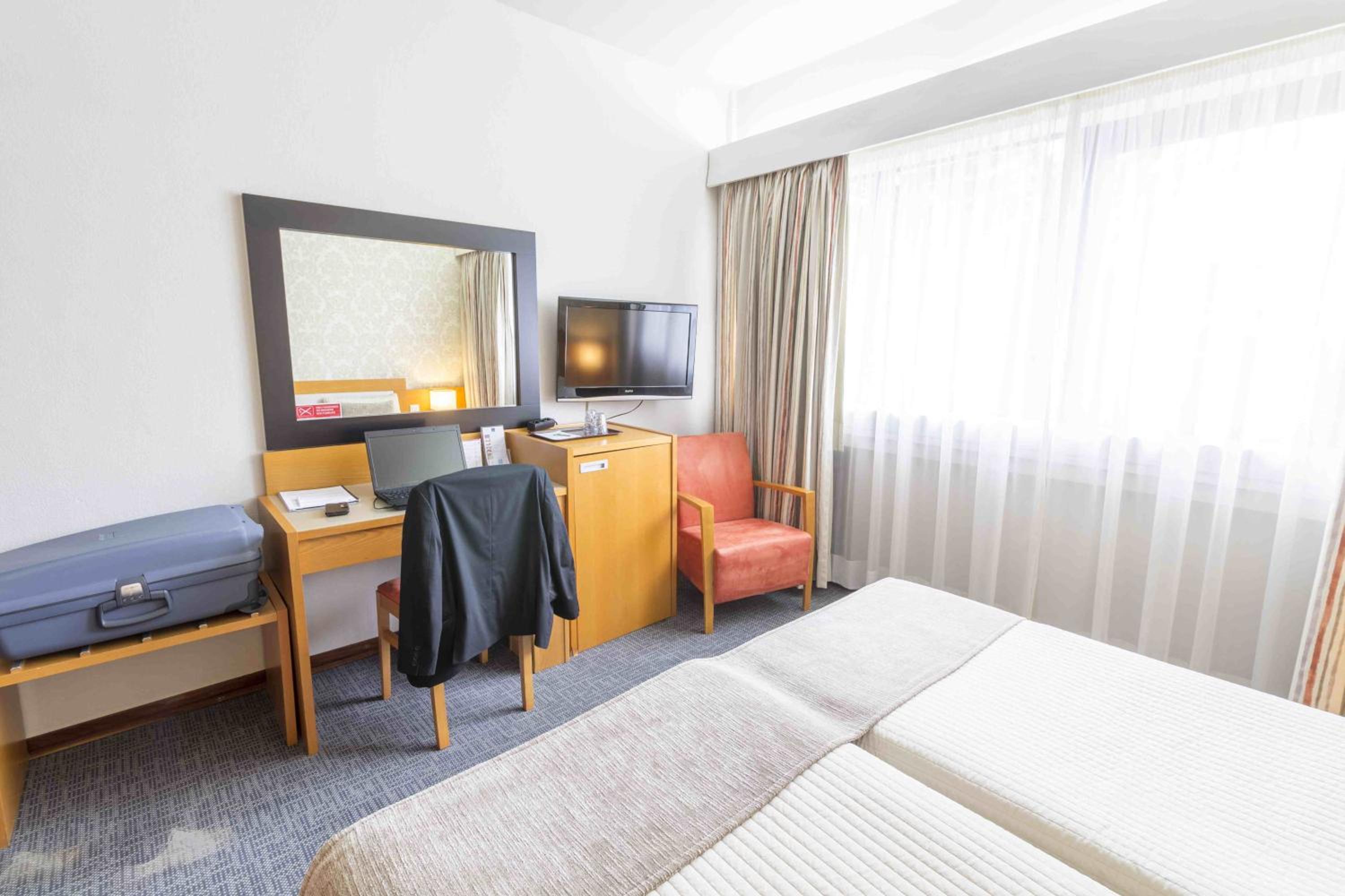 Twin Room - Photo 2