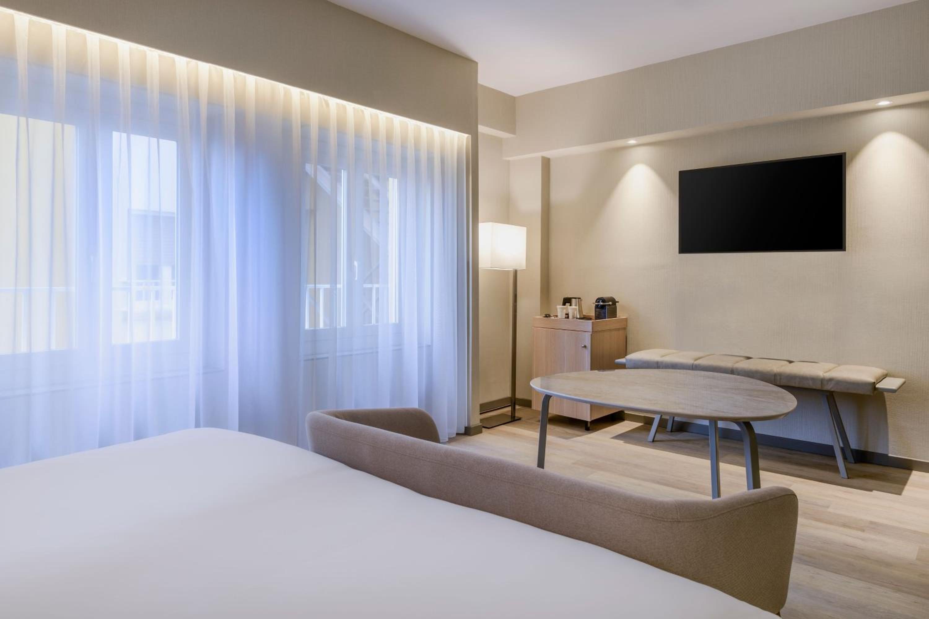 Superior King Room, Guest room, 1 King thumbnail 6