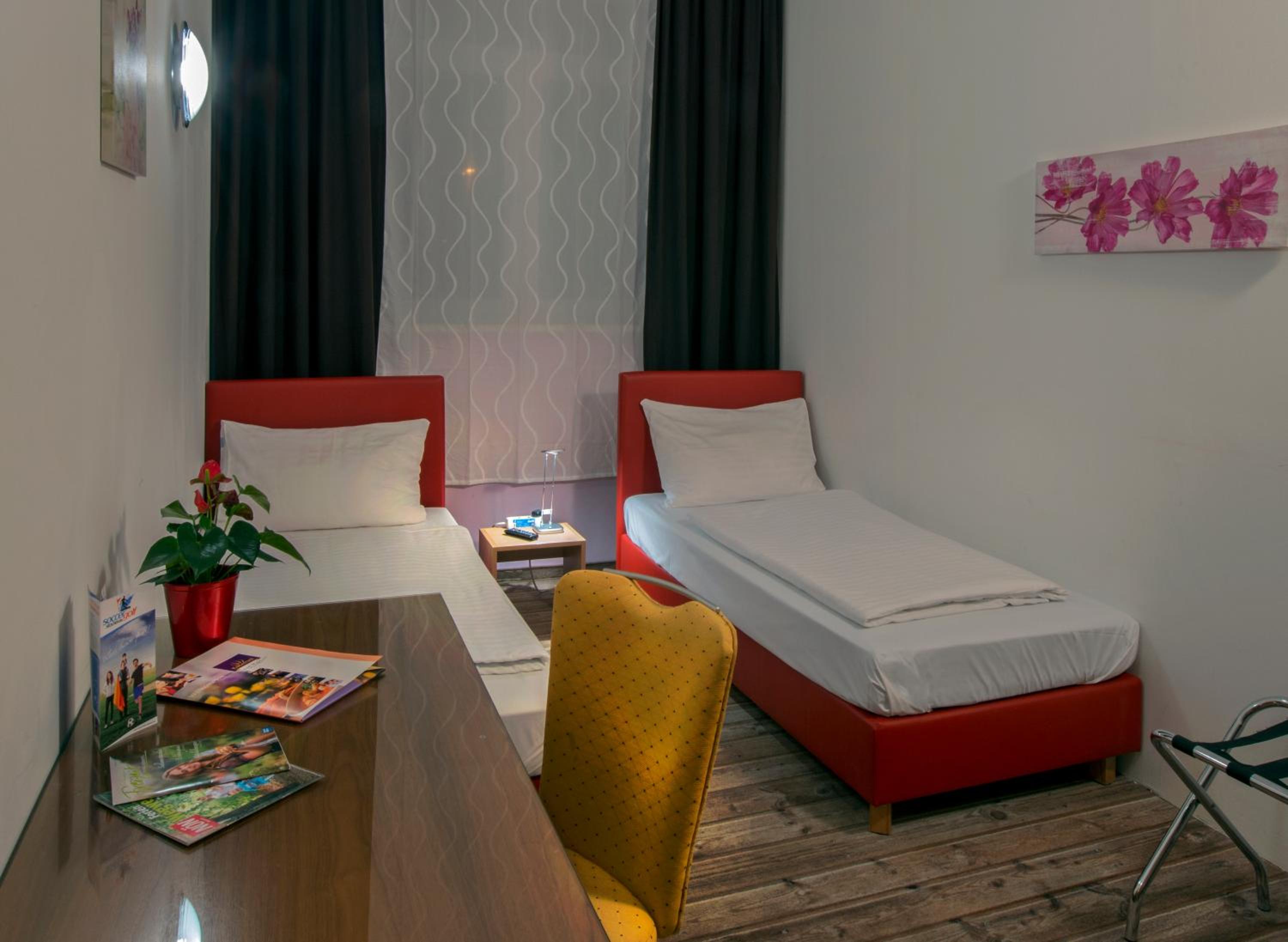 Standard Double Room - Photo 3