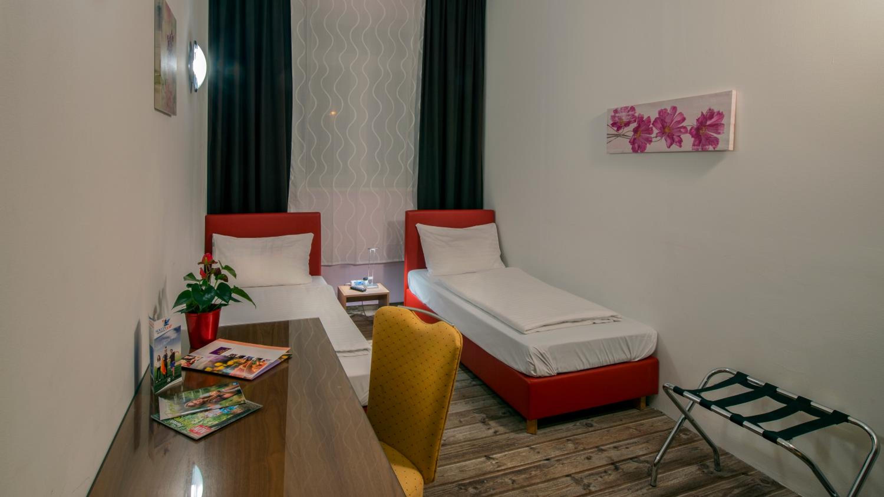 Standard Double Room - Photo 2