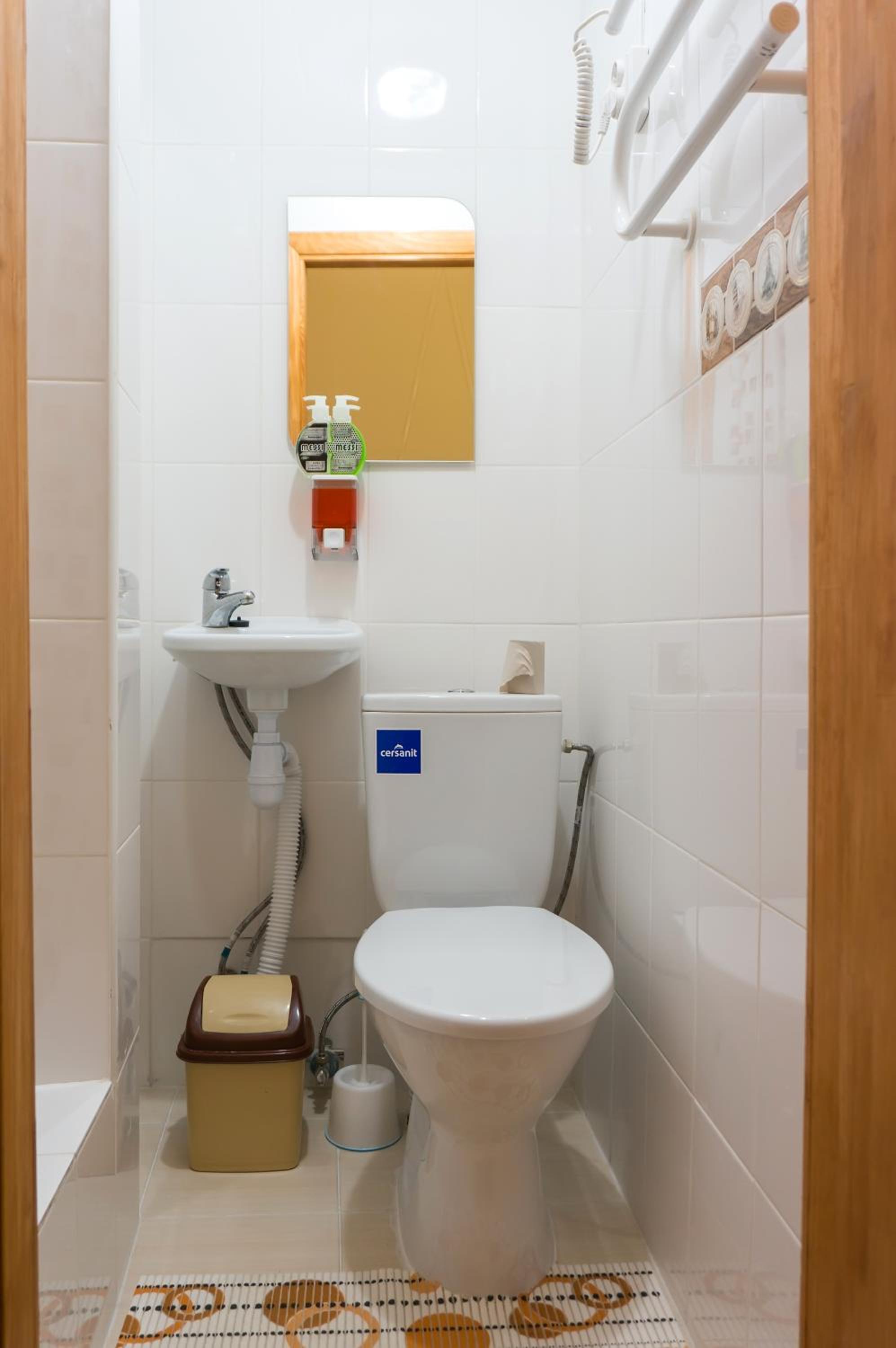 Double Room with Private Bathroom photo 2