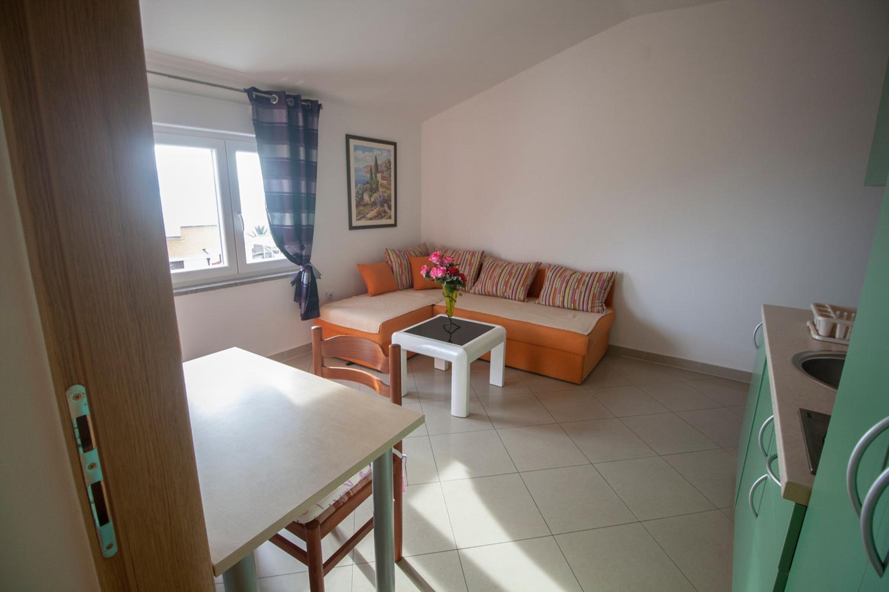 Apartment with Balcony photo 2