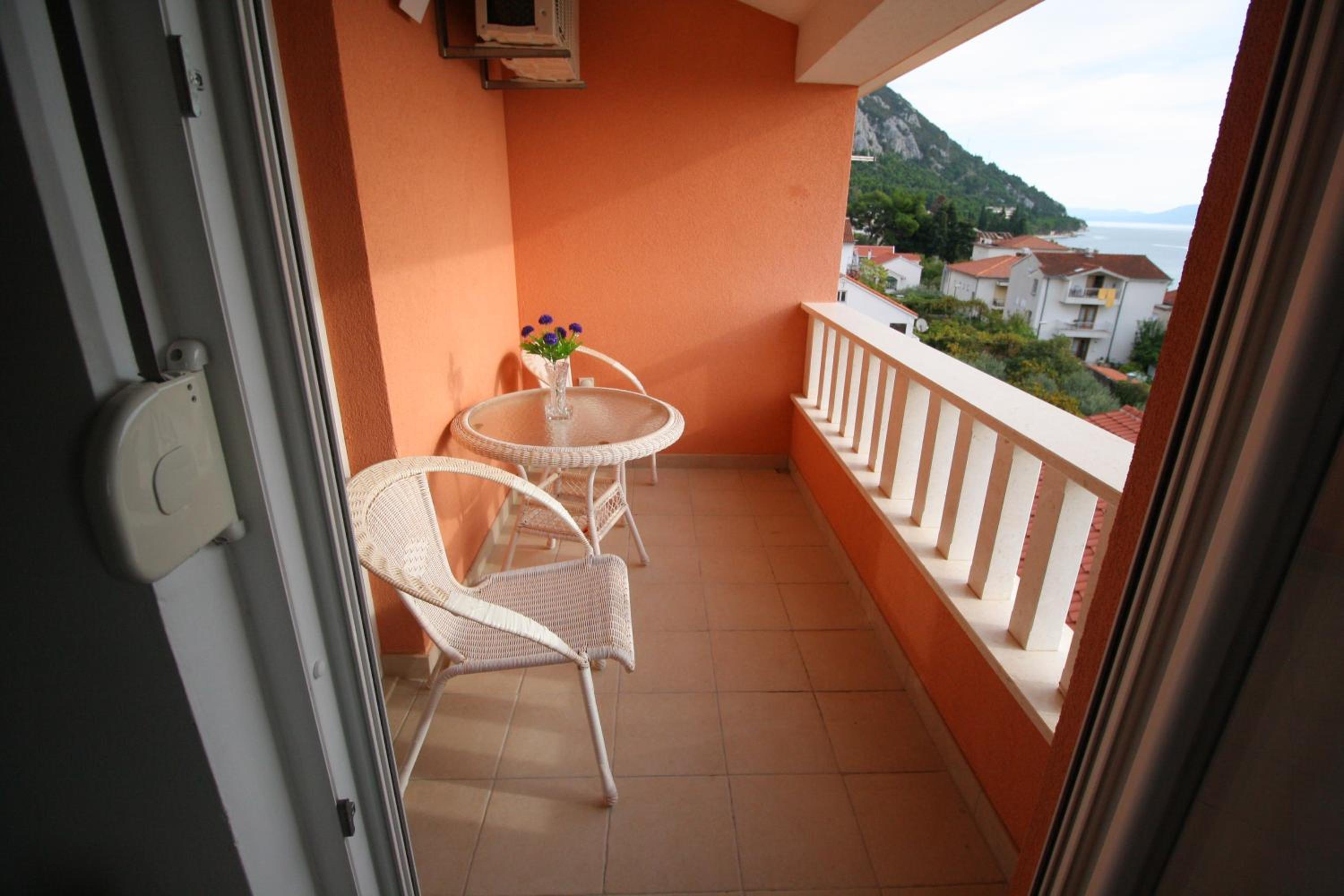 Apartment with Balcony photo 2