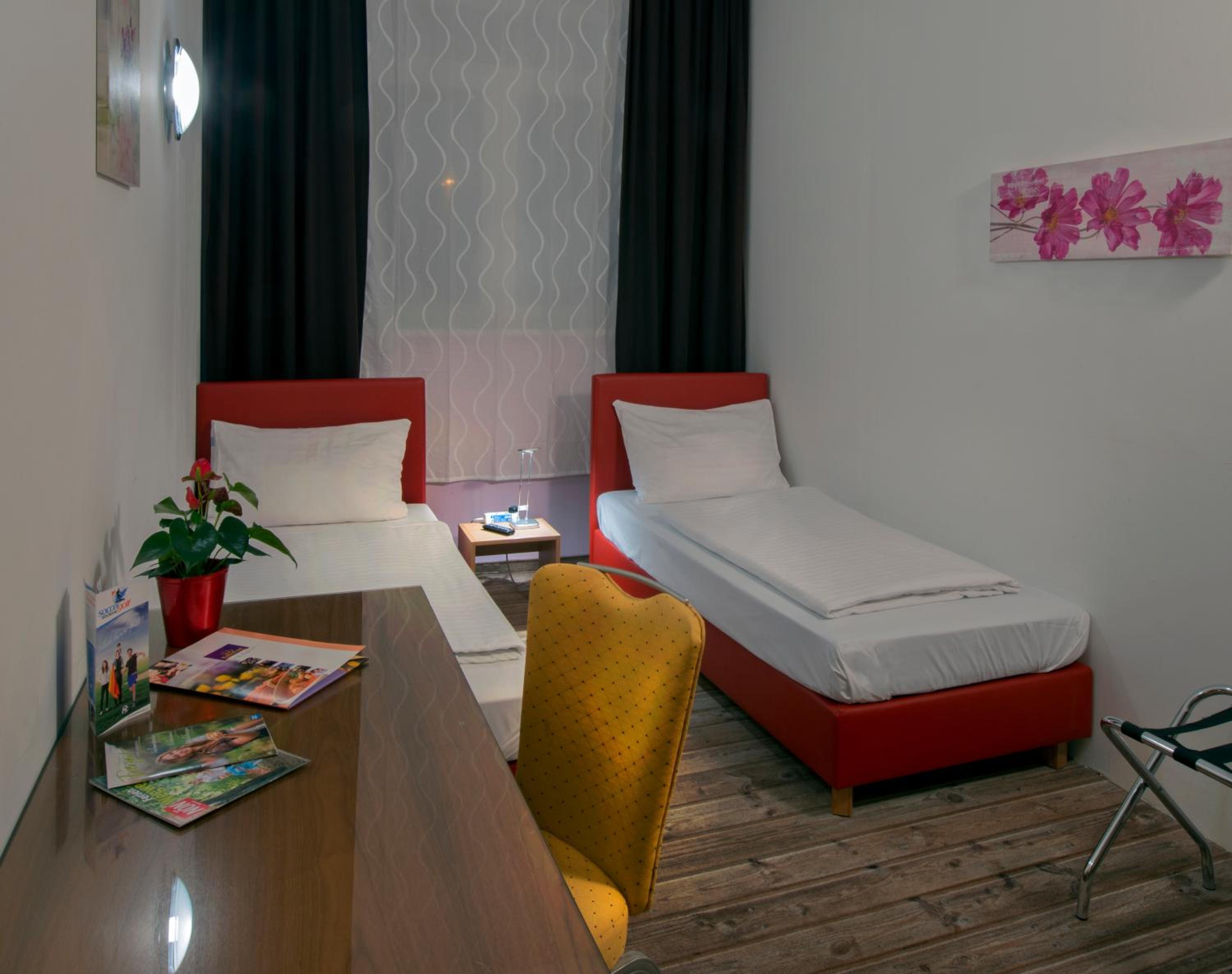 Standard Double Room - Photo 1