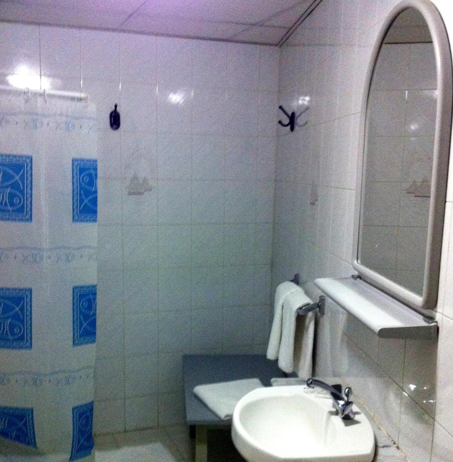 Double or Twin Room with Sea View - Photo 13