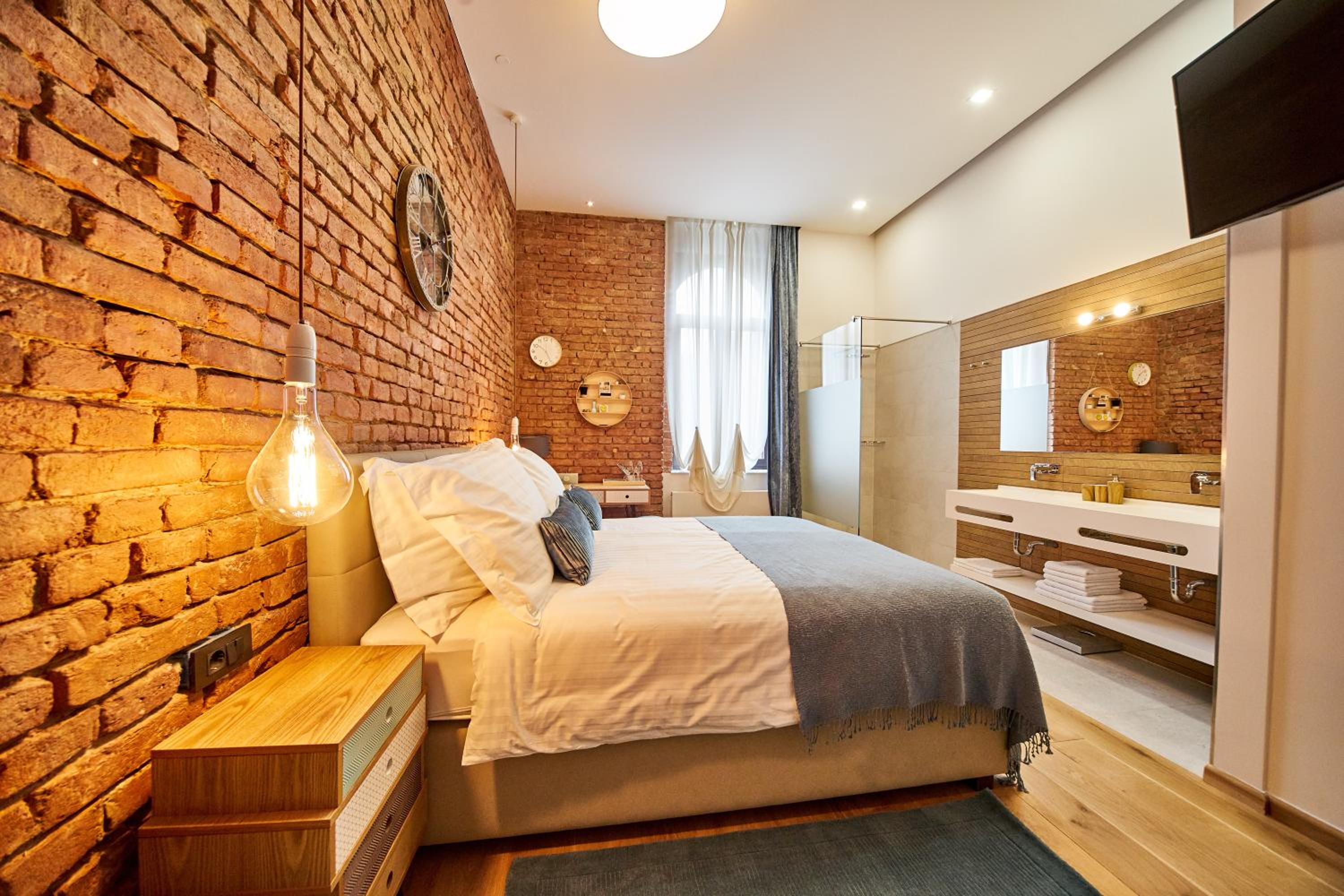 Deluxe Queen Room - Photo 7