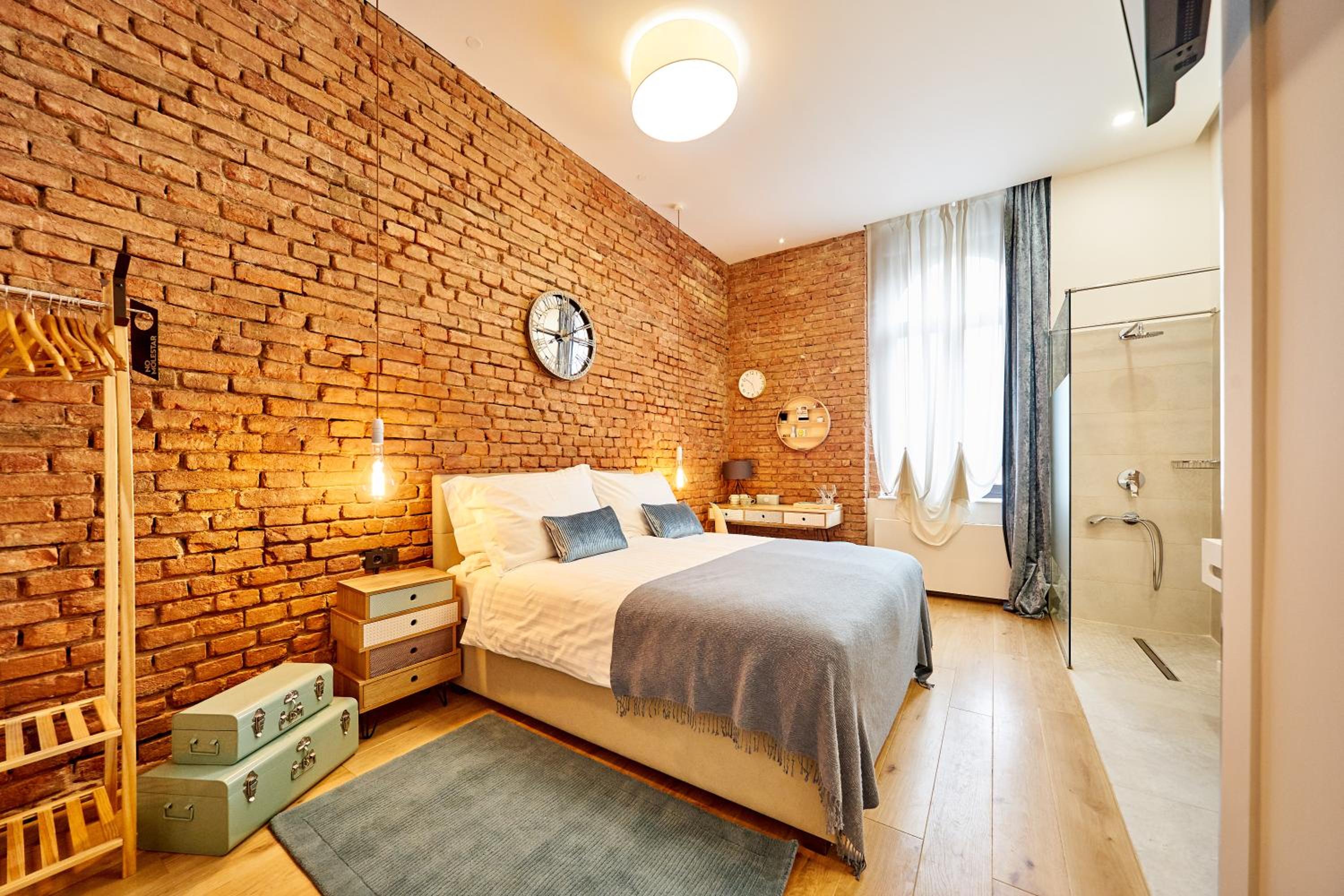 Deluxe Queen Room - Photo 1