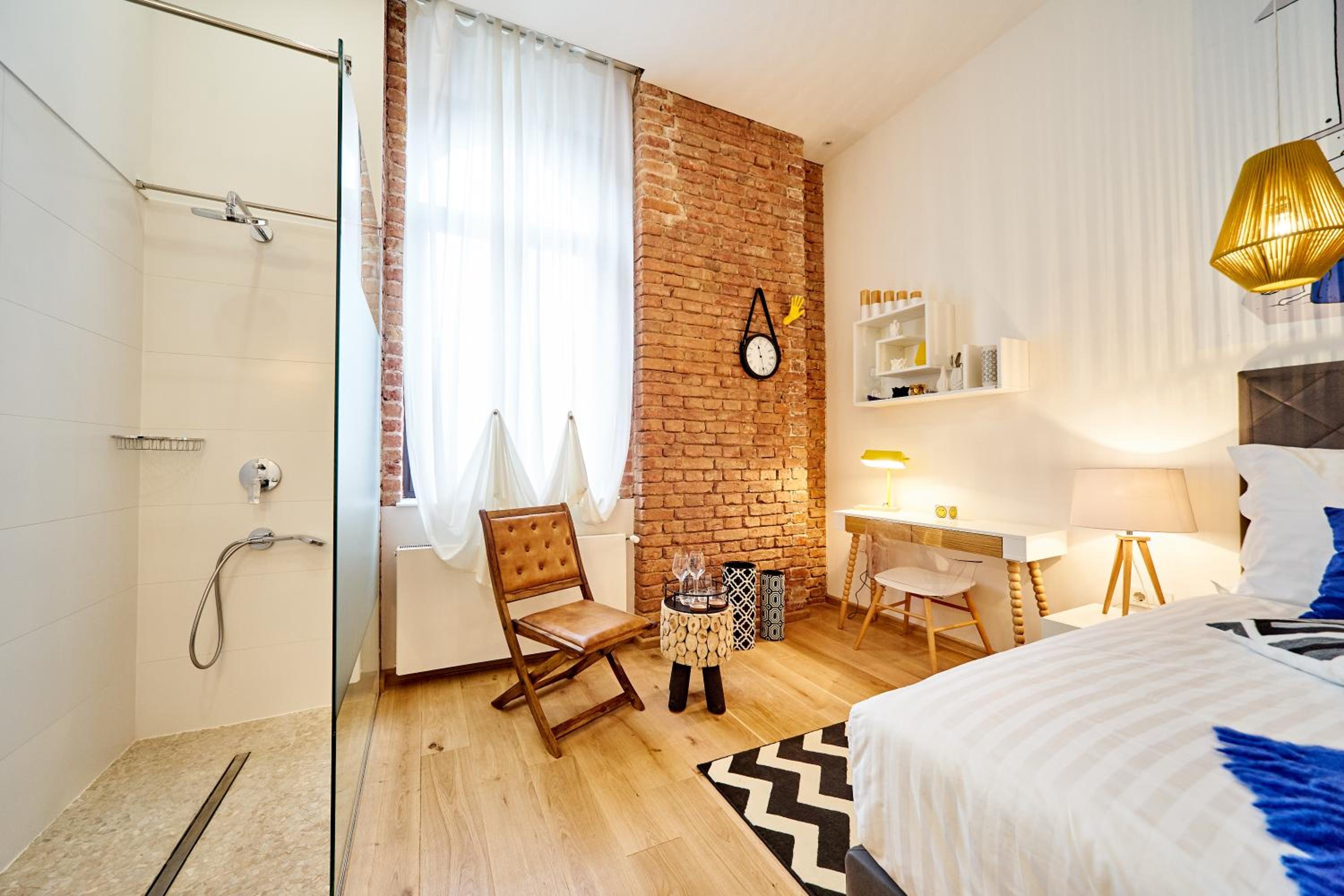 Deluxe Double Room - Photo 9