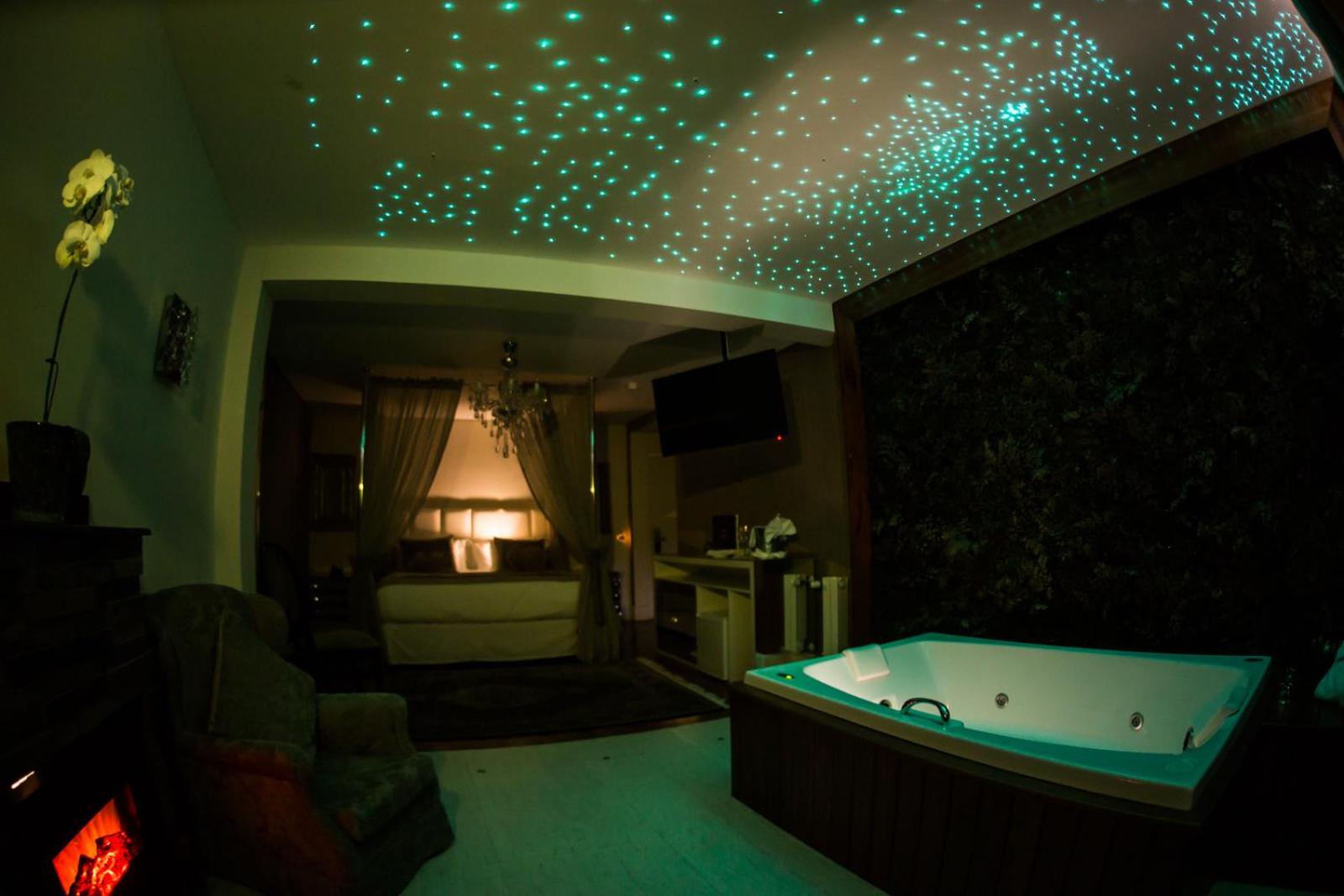 Honeymoon Suite - Photo 2