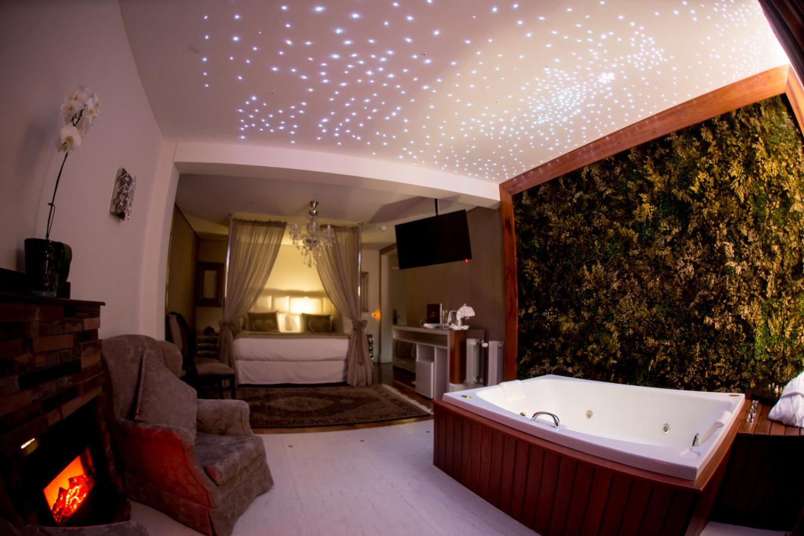 Honeymoon Suite - Photo 4
