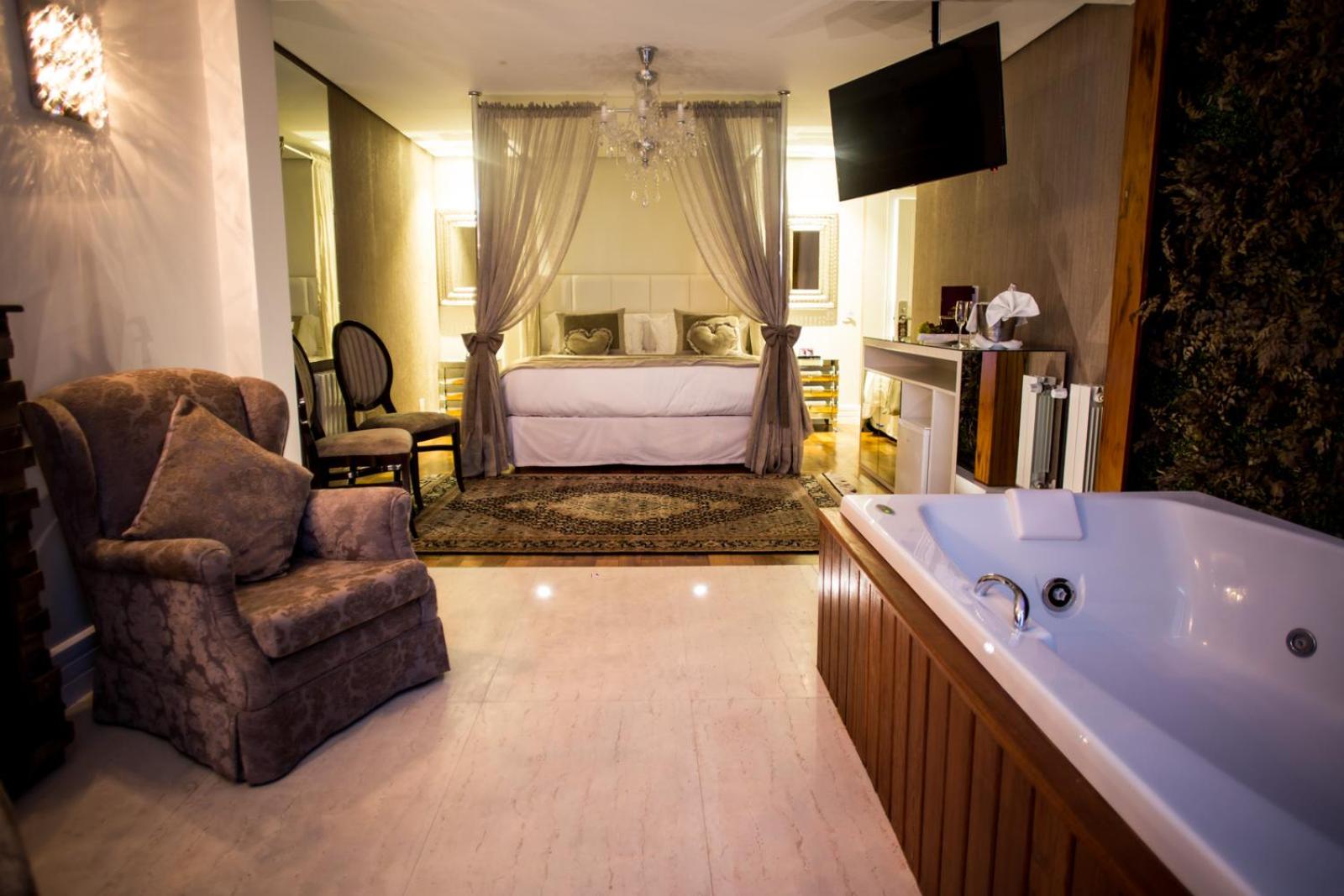 Honeymoon Suite - Photo 3