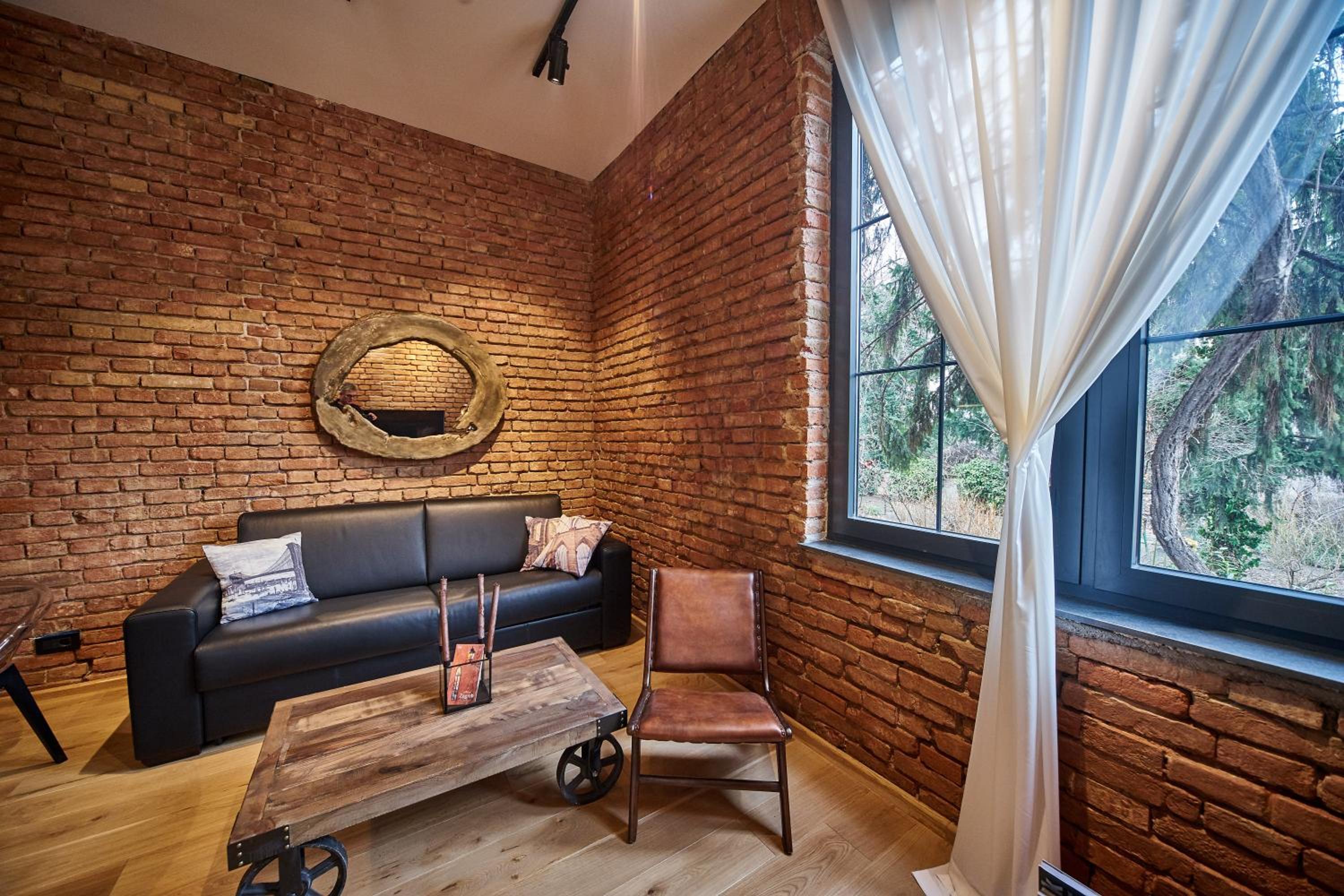 Apartment with Terrace - Photo 16